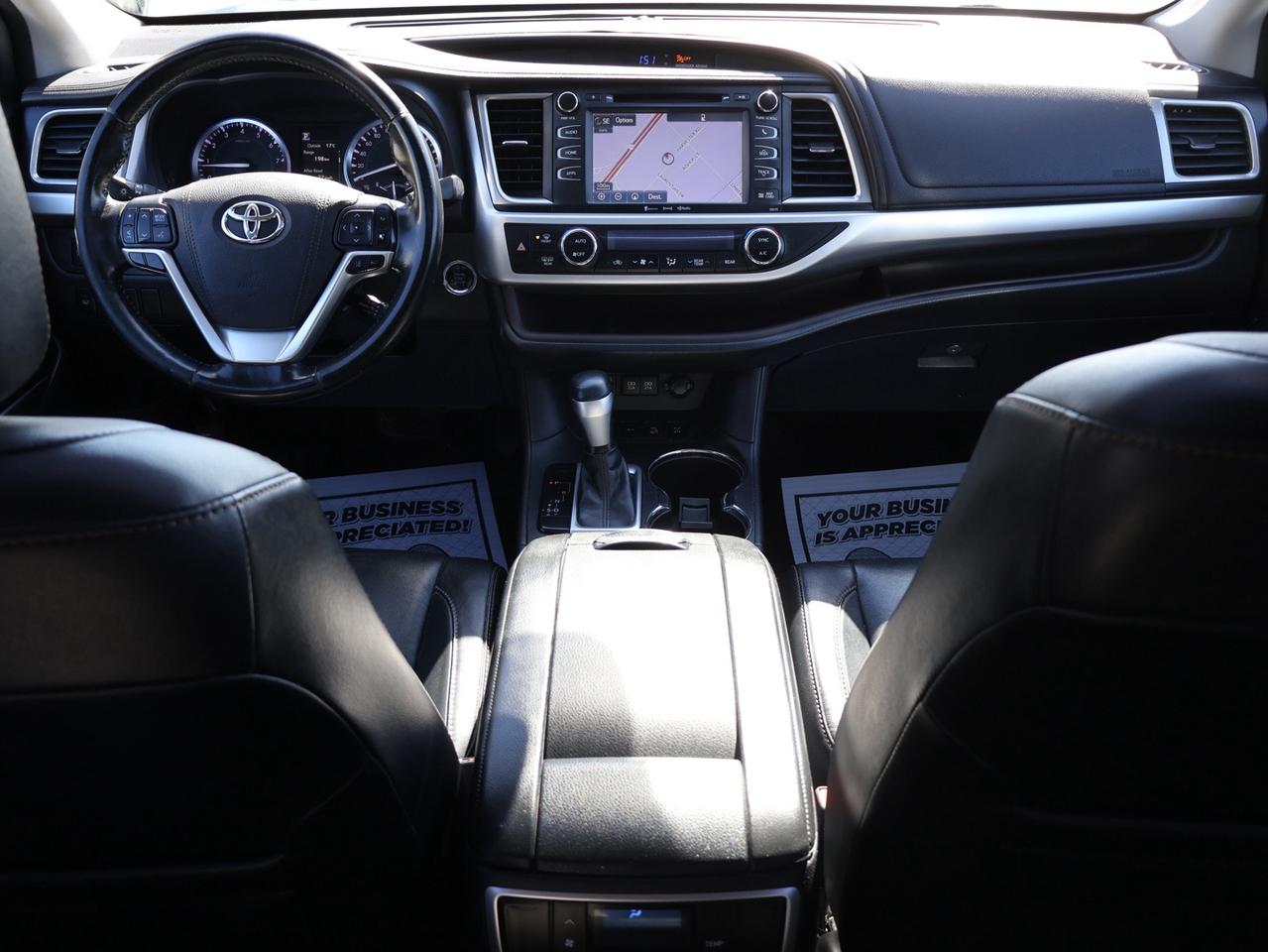 2018 Toyota Highlander V6 XLE AWD *ACCIDENT FREE* CAMERA NAV BLUETOOTH LEATHER HEATED SEATS SUNROOF CRUISE ALLOYS Photo