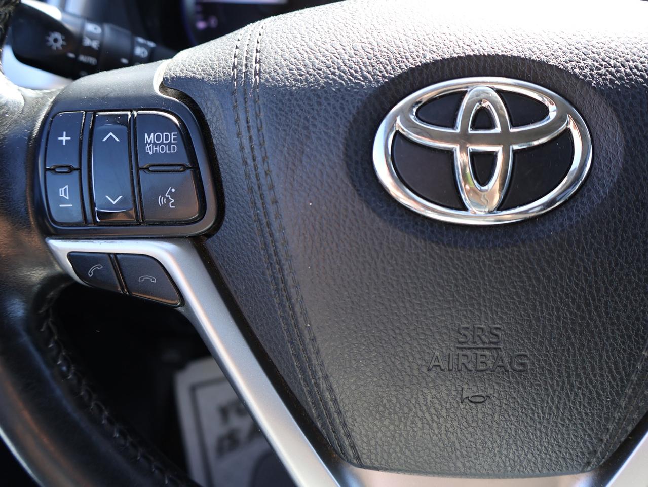 2018 Toyota Highlander V6 XLE AWD *ACCIDENT FREE* CAMERA NAV BLUETOOTH LEATHER HEATED SEATS SUNROOF CRUISE ALLOYS Photo
