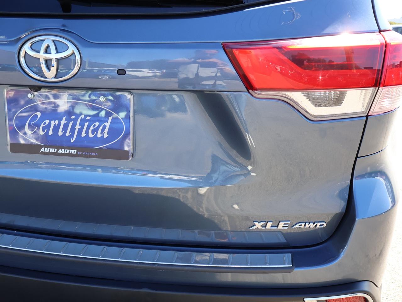 2018 Toyota Highlander V6 XLE AWD *ACCIDENT FREE* CAMERA NAV BLUETOOTH LEATHER HEATED SEATS SUNROOF CRUISE ALLOYS Photo