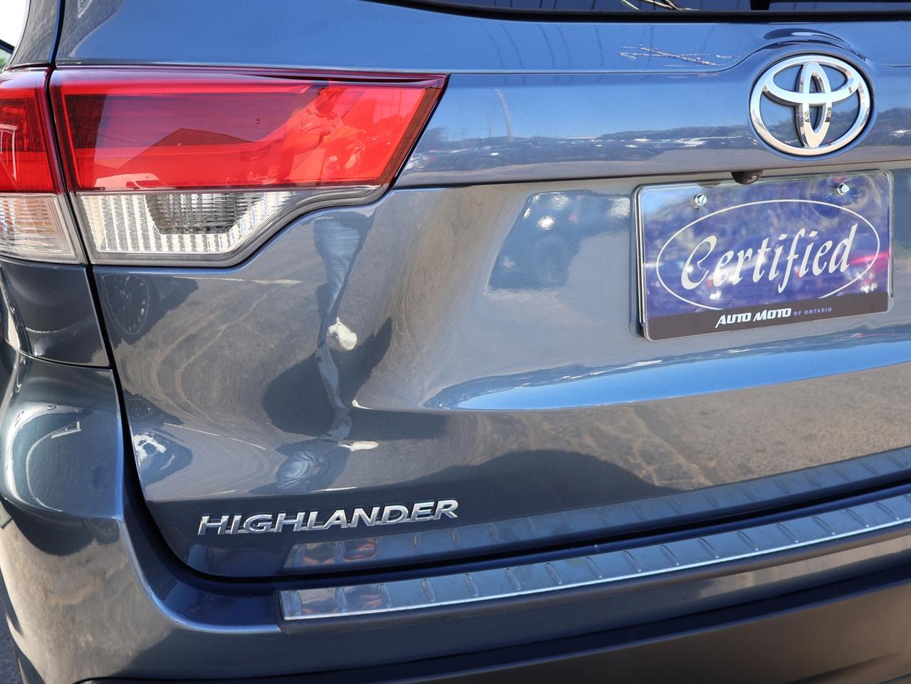 2018 Toyota Highlander V6 XLE AWD *ACCIDENT FREE* CAMERA NAV BLUETOOTH LEATHER HEATED SEATS SUNROOF CRUISE ALLOYS Photo