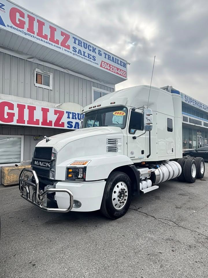 2022 Mack Anthem  - Photo #1