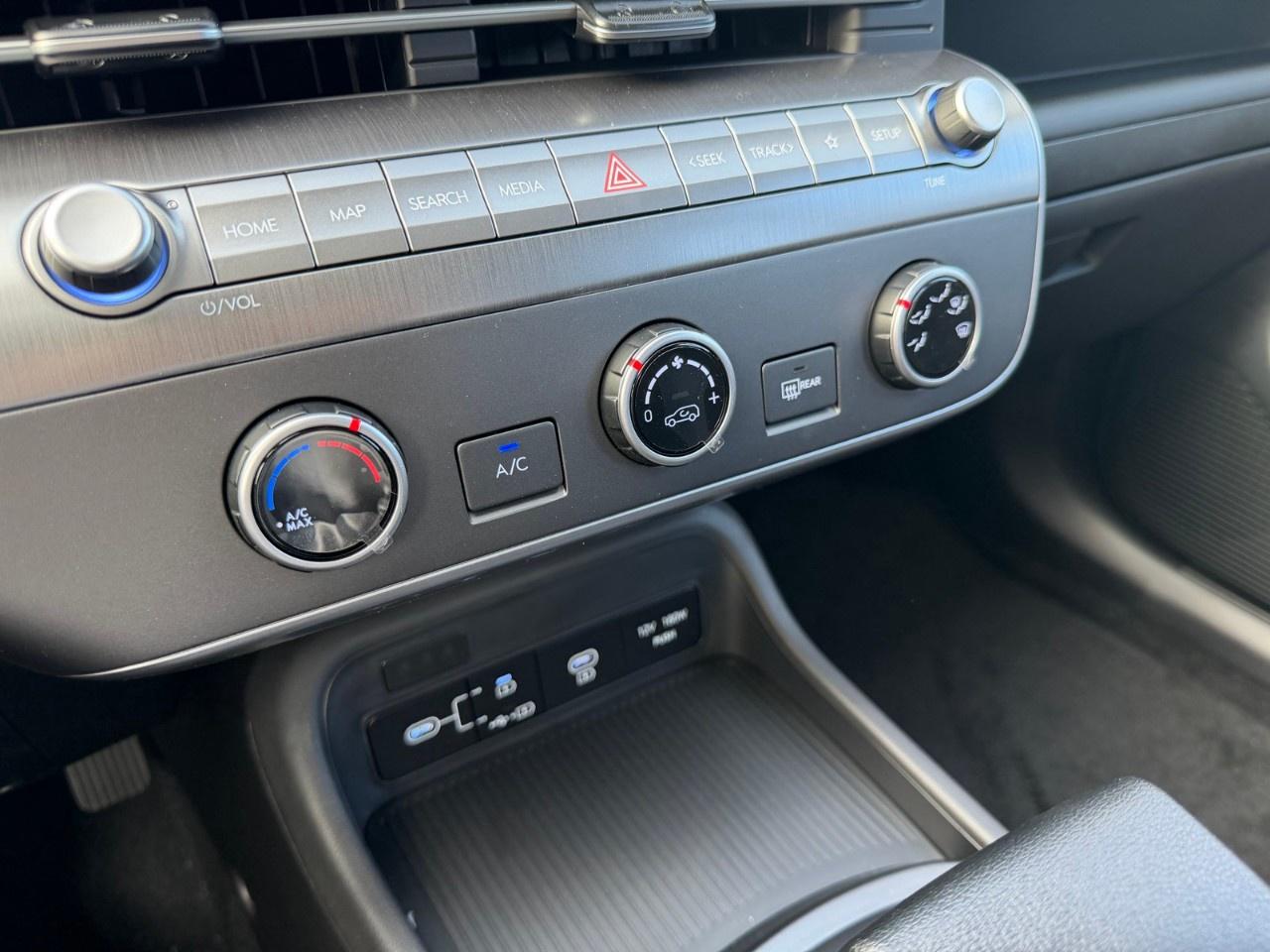 2027 Hyundai KONA 2.0L Essential AWD Photo