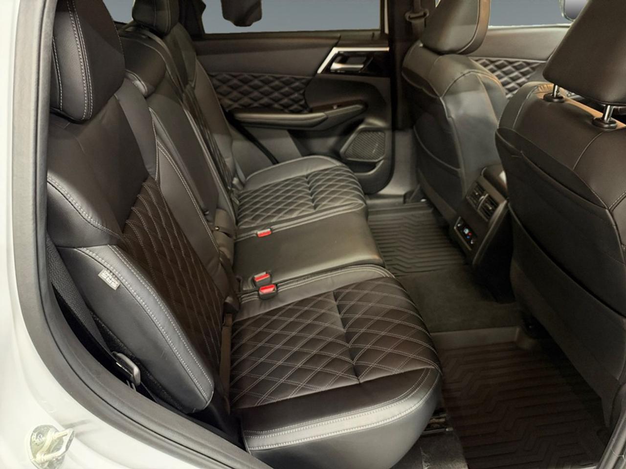 2022 Mitsubishi Outlander SEL S-AWC Photo