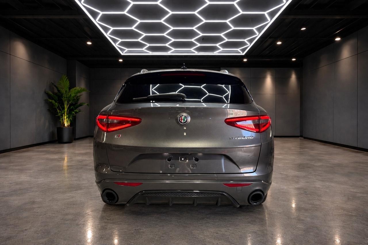2022 Alfa Romeo Stelvio Veloce  Q4 AWD Photo3