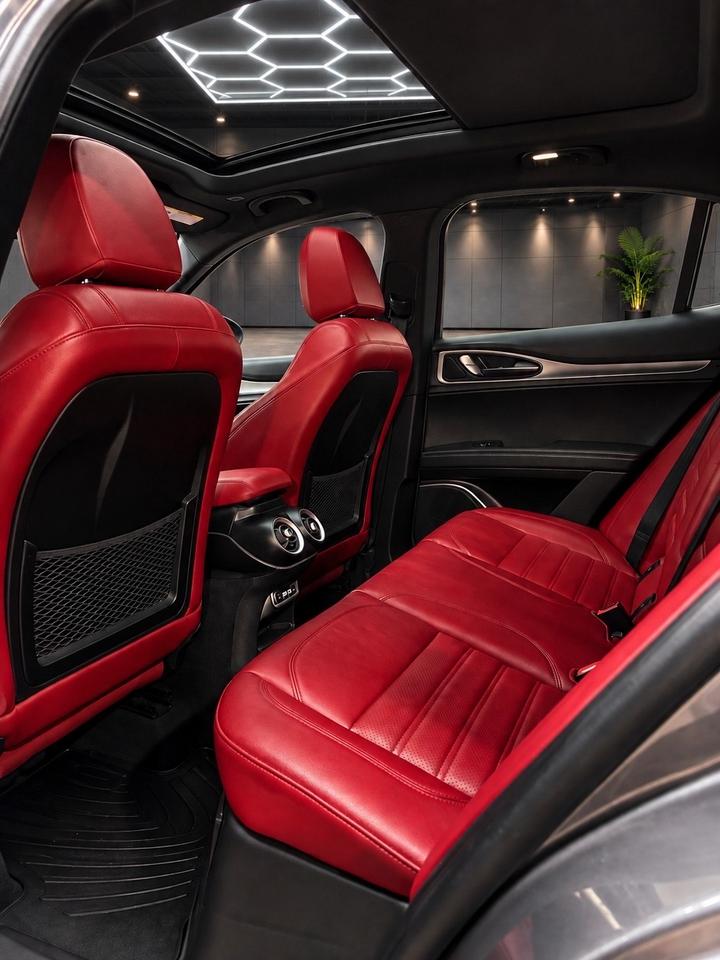 2022 Alfa Romeo Stelvio Veloce  Q4 AWD Photo