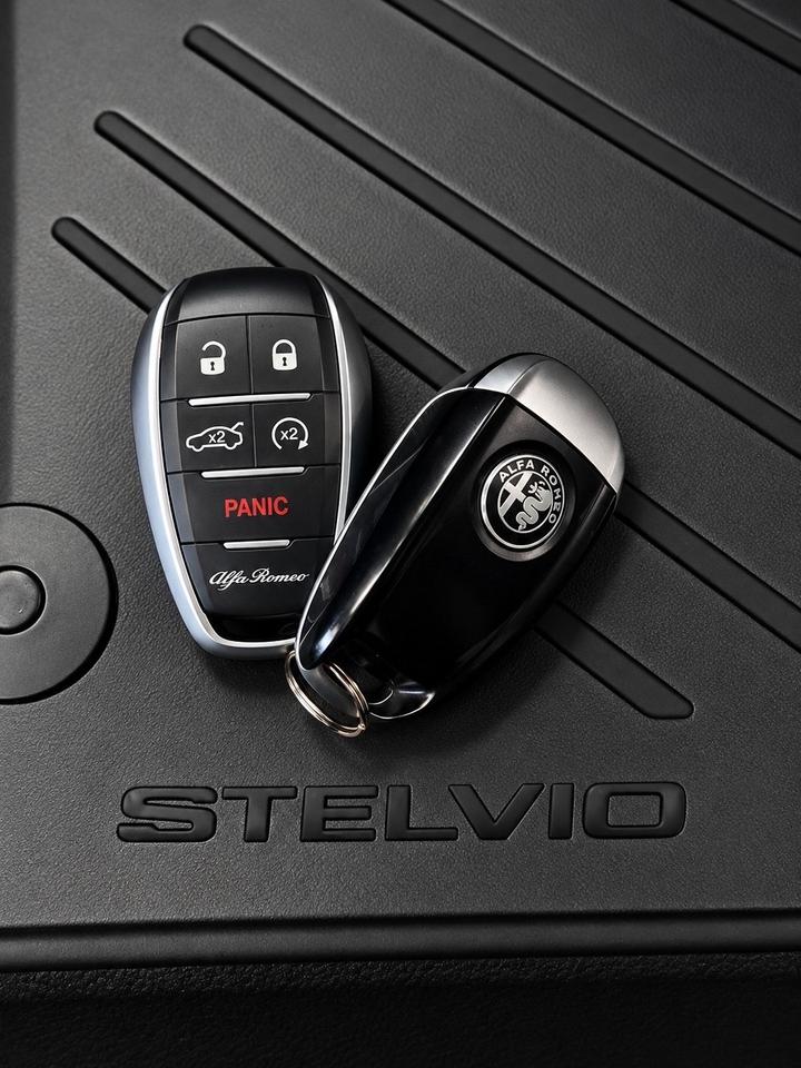 2022 Alfa Romeo Stelvio Veloce  Q4 AWD Photo