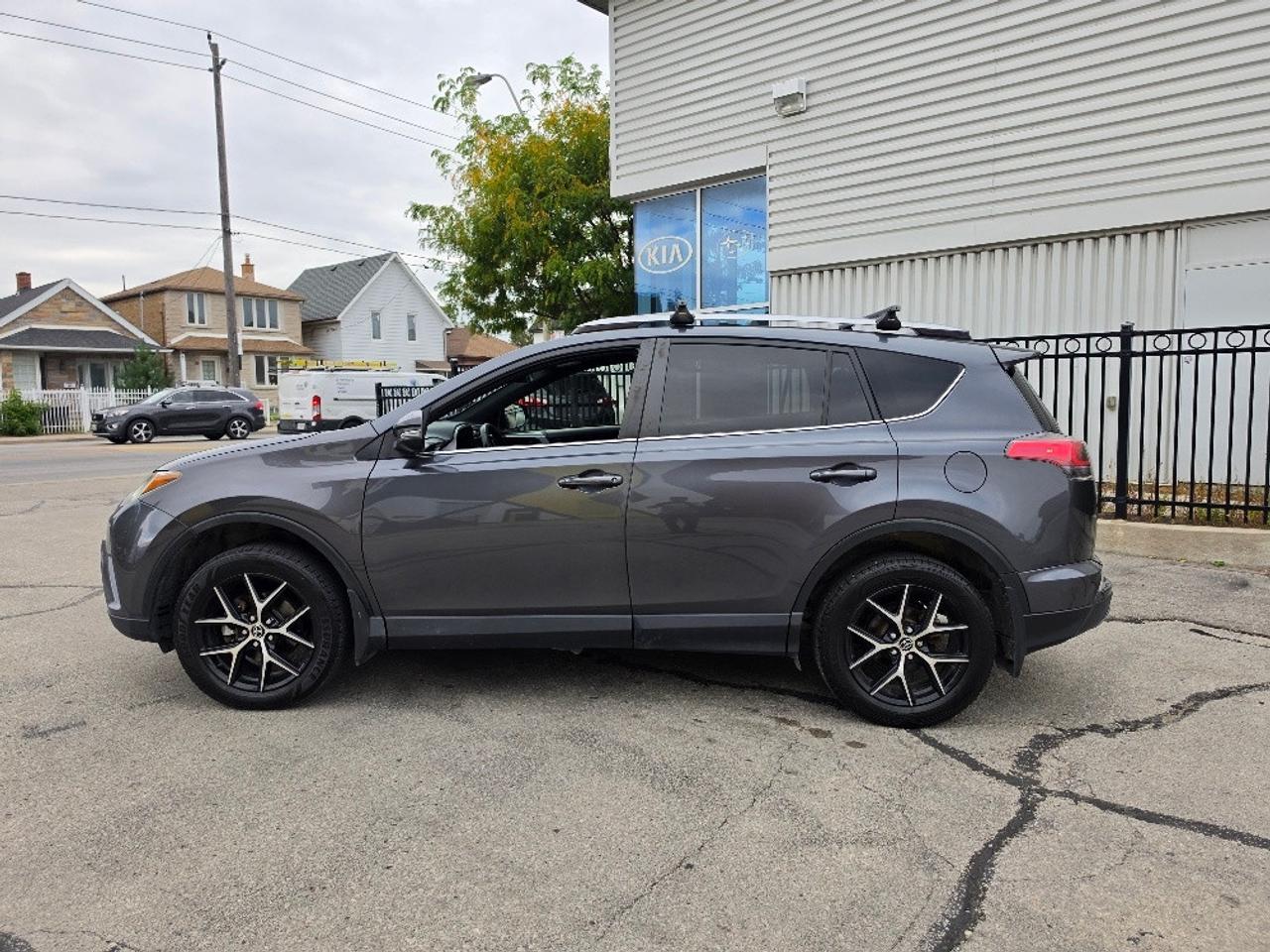 2017 Toyota RAV4 Hybrid SE HYBRID-AWD-LEATHER-SUNROOF-NAVIGATION-FULLY LOADED Photo2