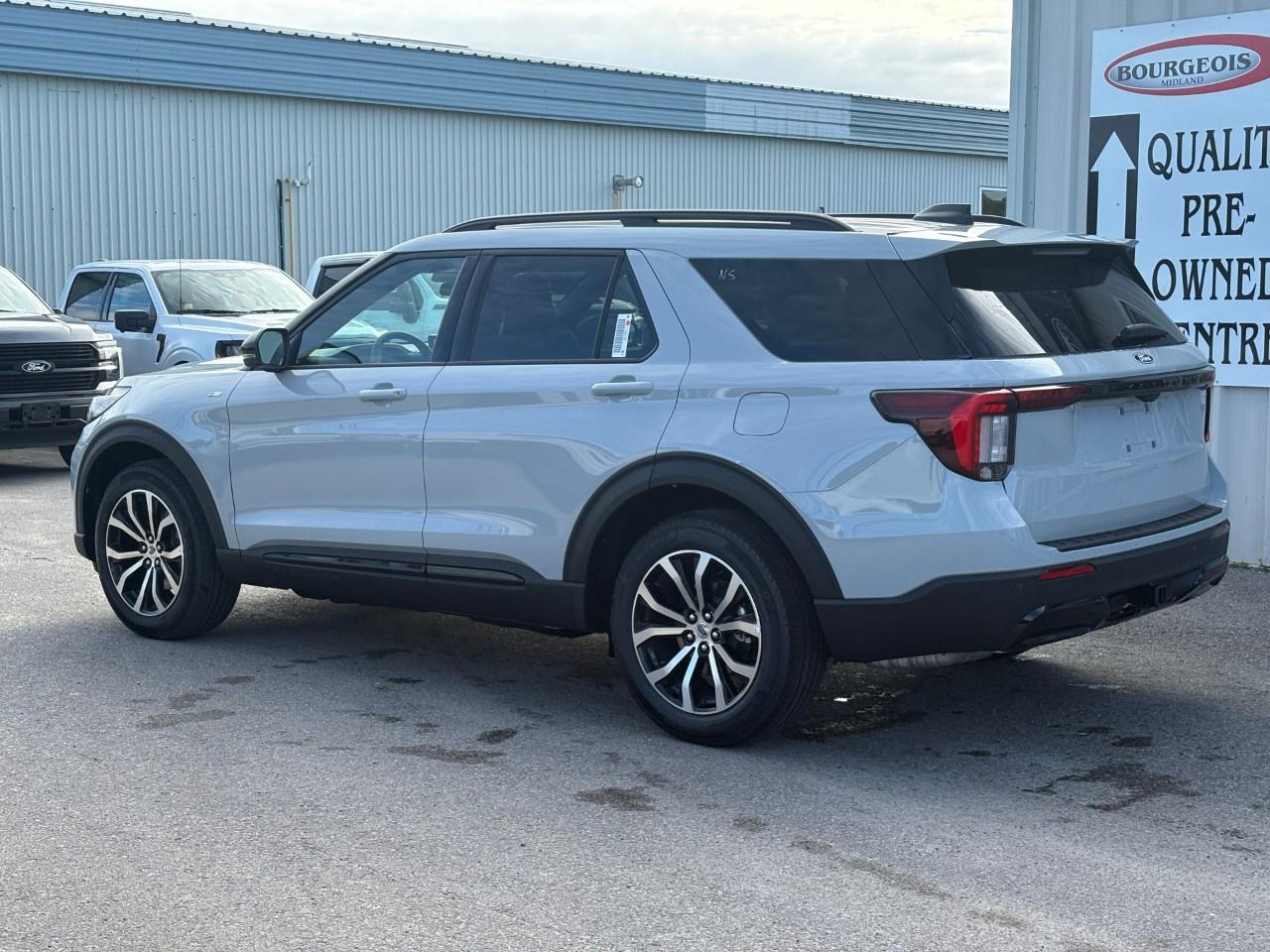 2027 Ford Explorer ST-Line 4WD Photo