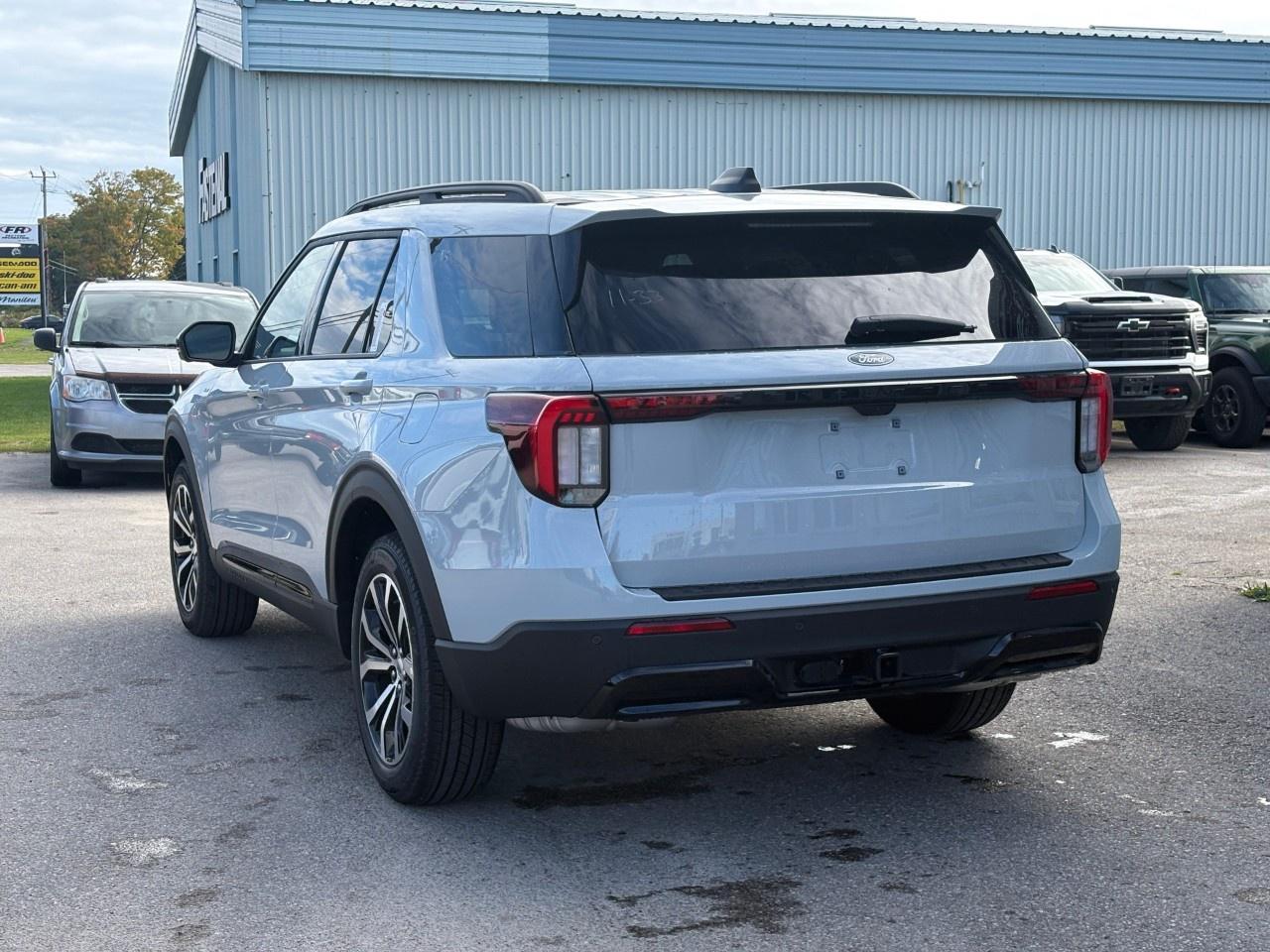 2027 Ford Explorer ST-Line 4WD Photo