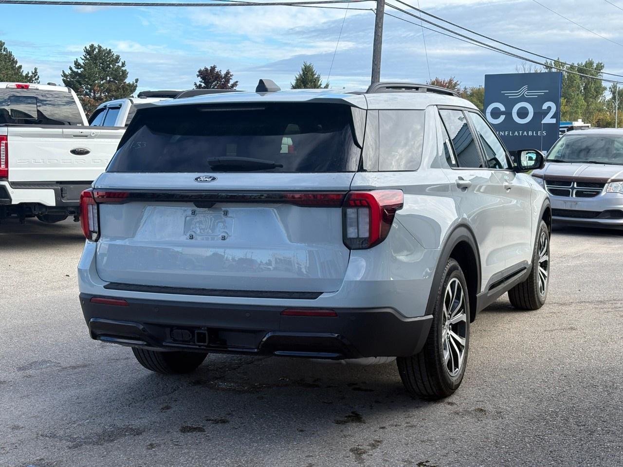 2027 Ford Explorer ST-Line 4WD Photo
