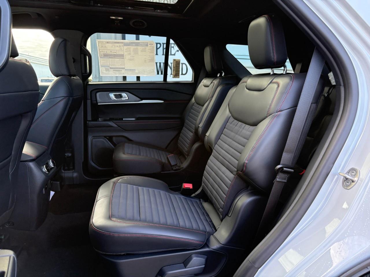 2027 Ford Explorer ST-Line 4WD Photo