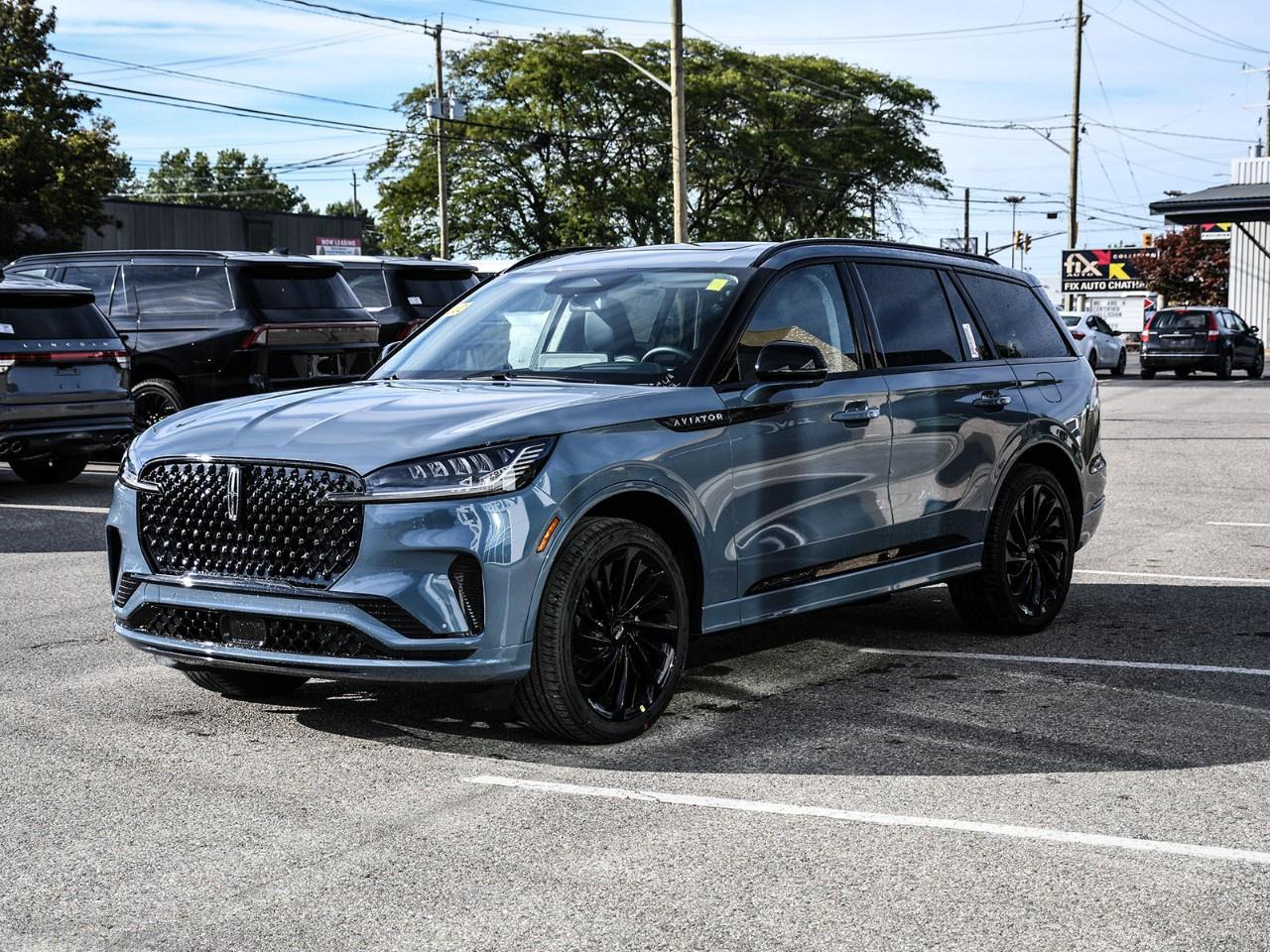 2027 Lincoln Aviator Reserve AWD Photo2