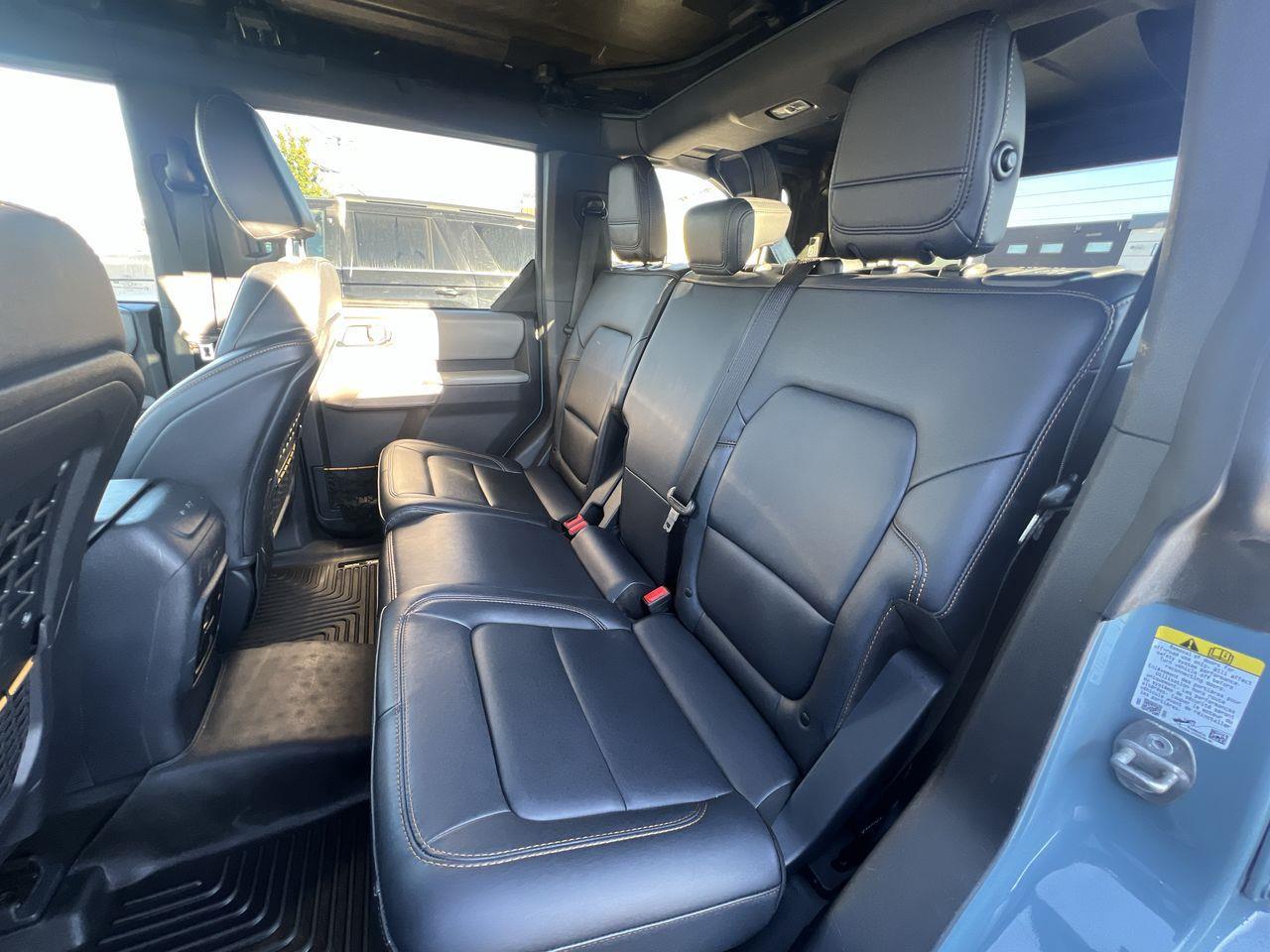 2022 Ford Bronco Badlands 4x4, MANUAL, LEATHER SEATS, CRUISE CONTROL, SIRIUS XM, REVERSE CAM!! Photo