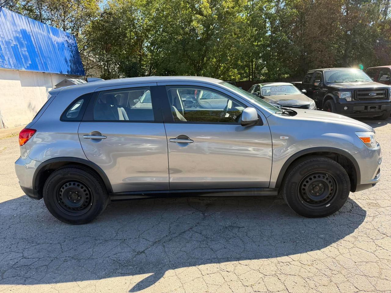 2019 Mitsubishi RVR ES FWD - Photo #9