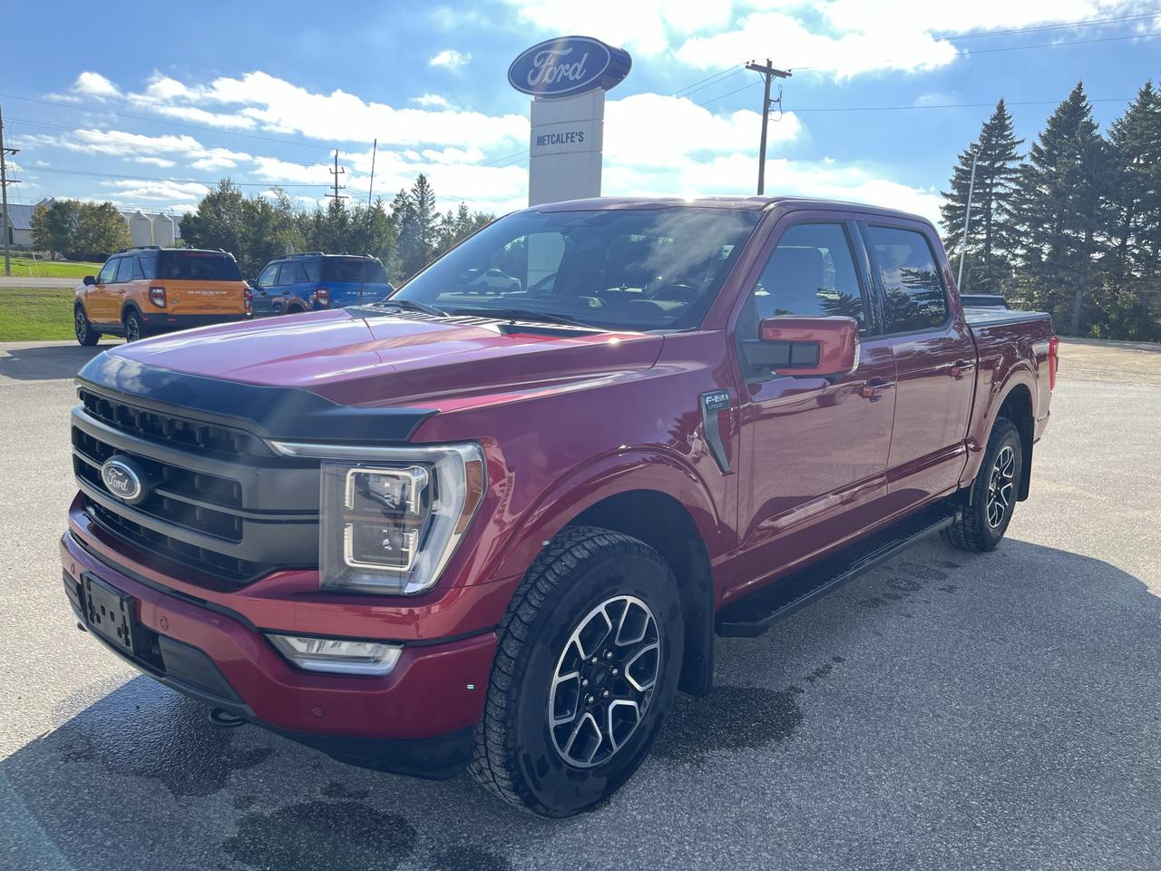 2022 Ford F-150 Lariat 4WD SuperCrew 5.5' Box Photo2