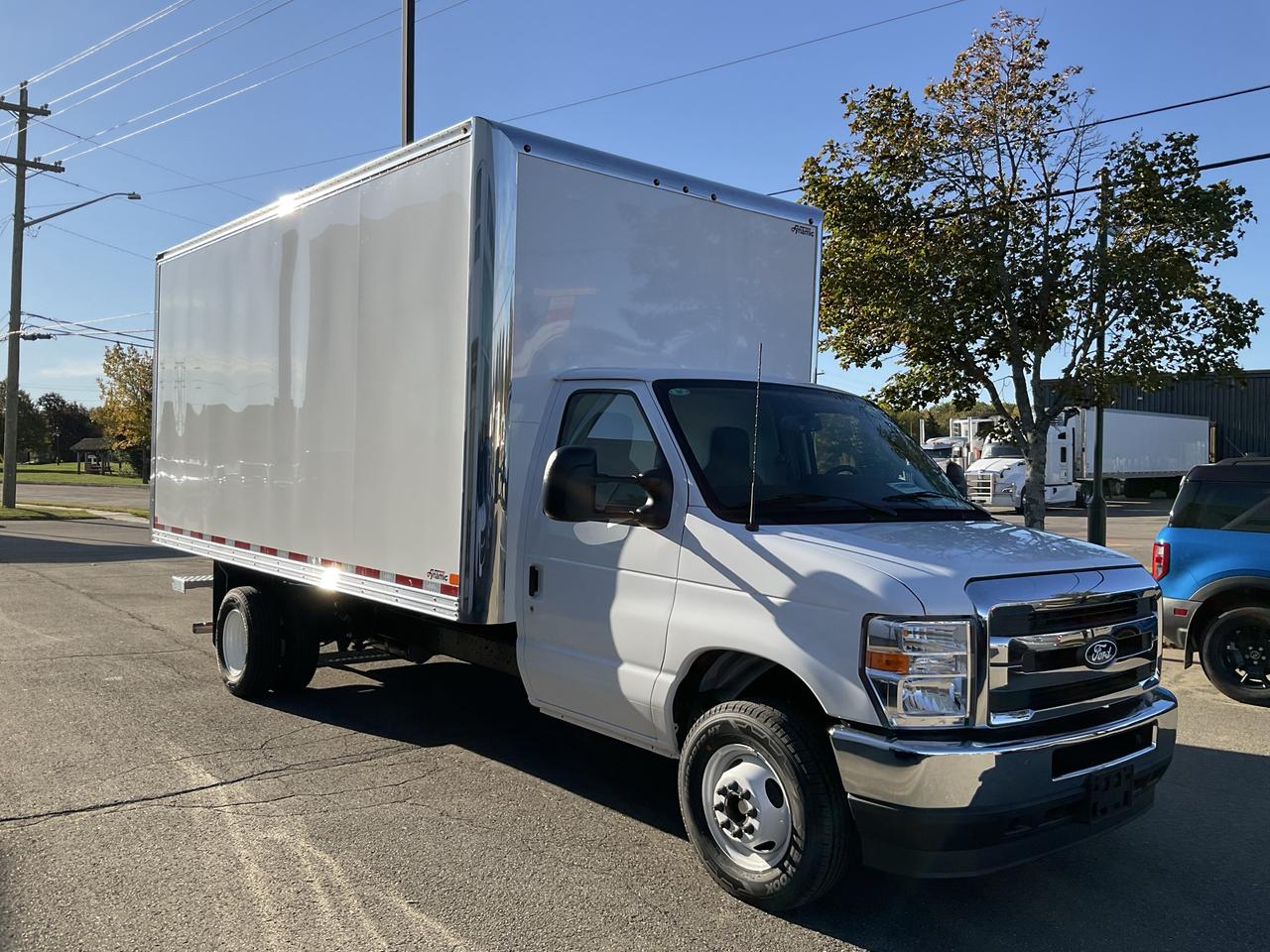 2027 Ford E-Series Cutaway Base Photo2