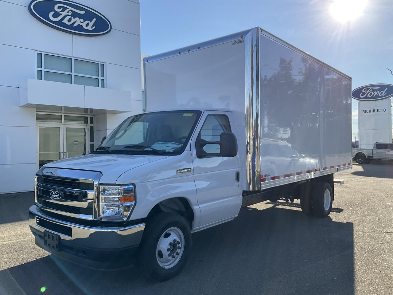 2027 Ford E-Series Cutaway Base Photo0