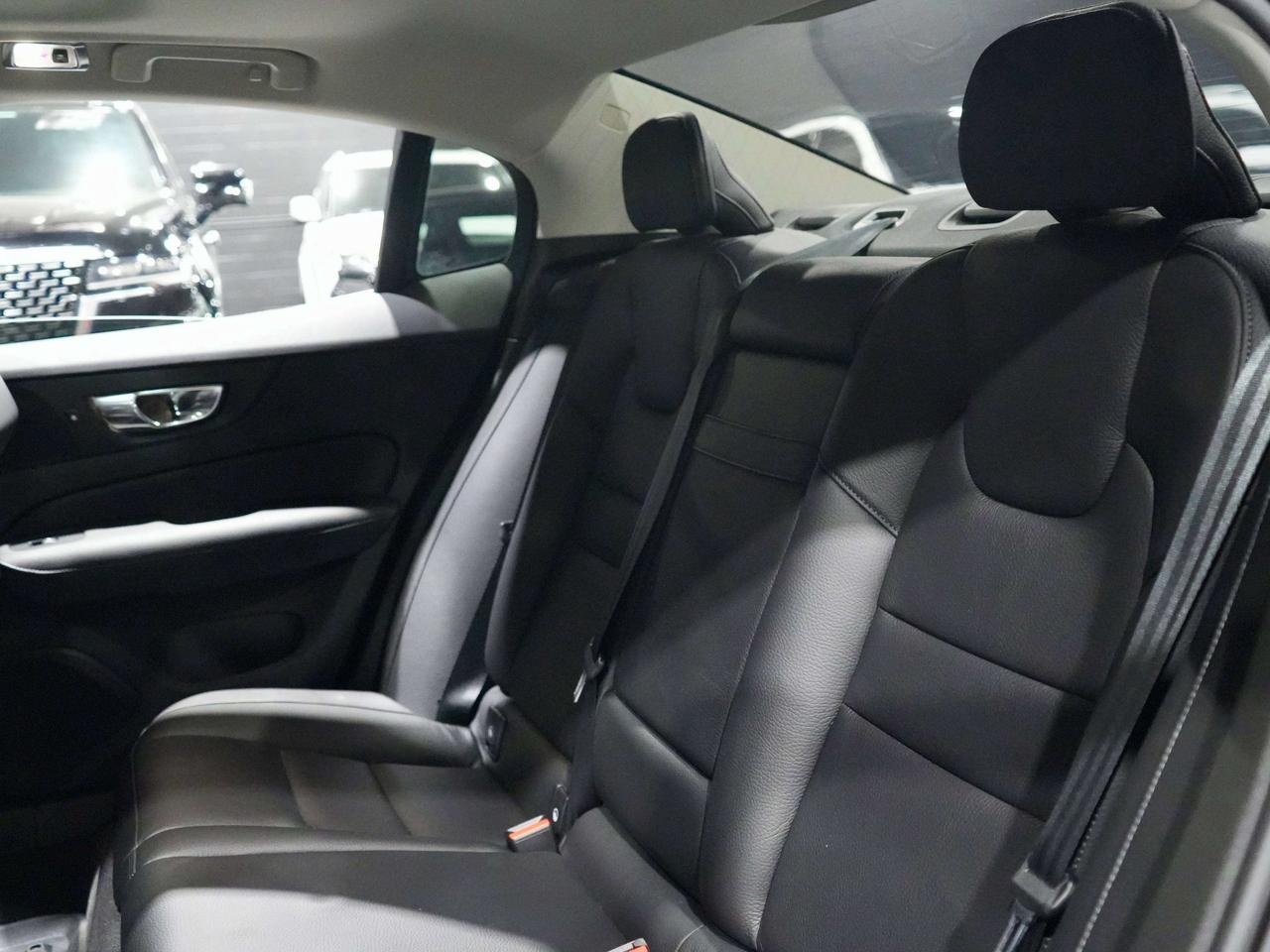 2019 Volvo S60 Momentum|PANO|LEATHER|DIRVER ASSIST Photo