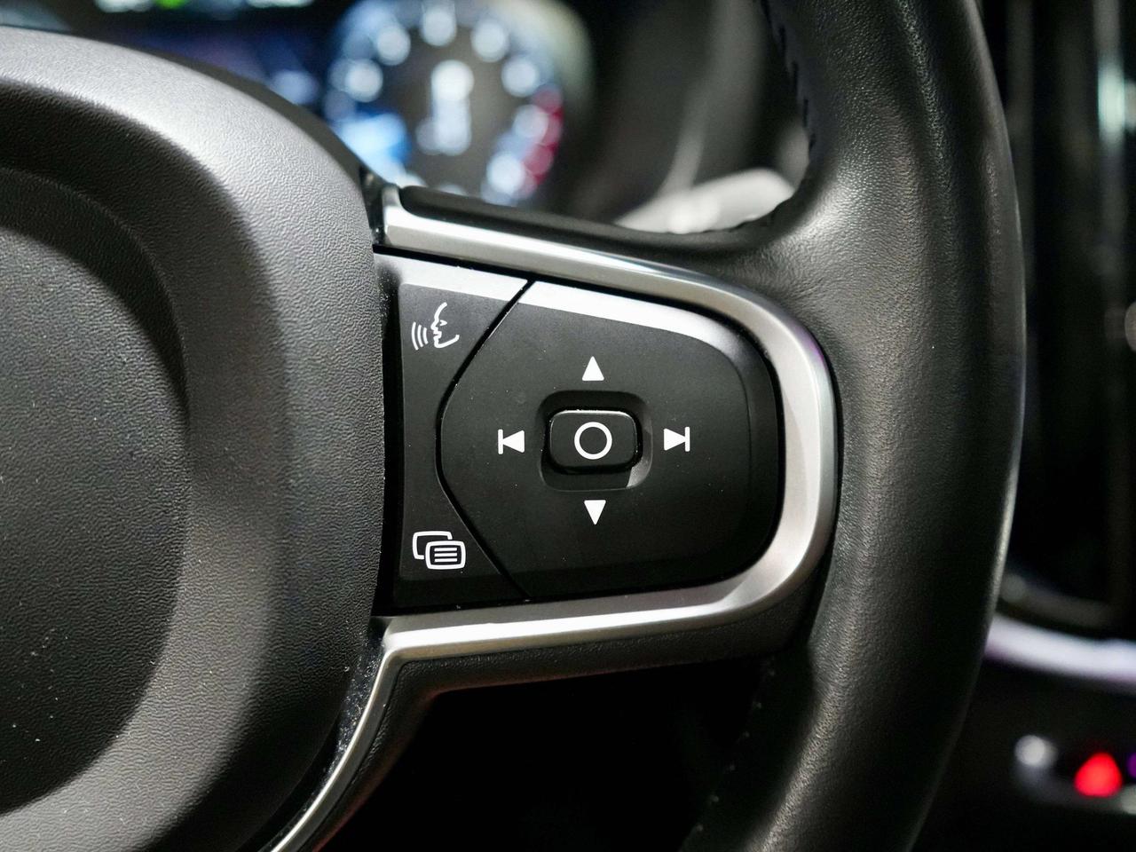 2019 Volvo S60 Momentum|PANO|LEATHER|DIRVER ASSIST Photo