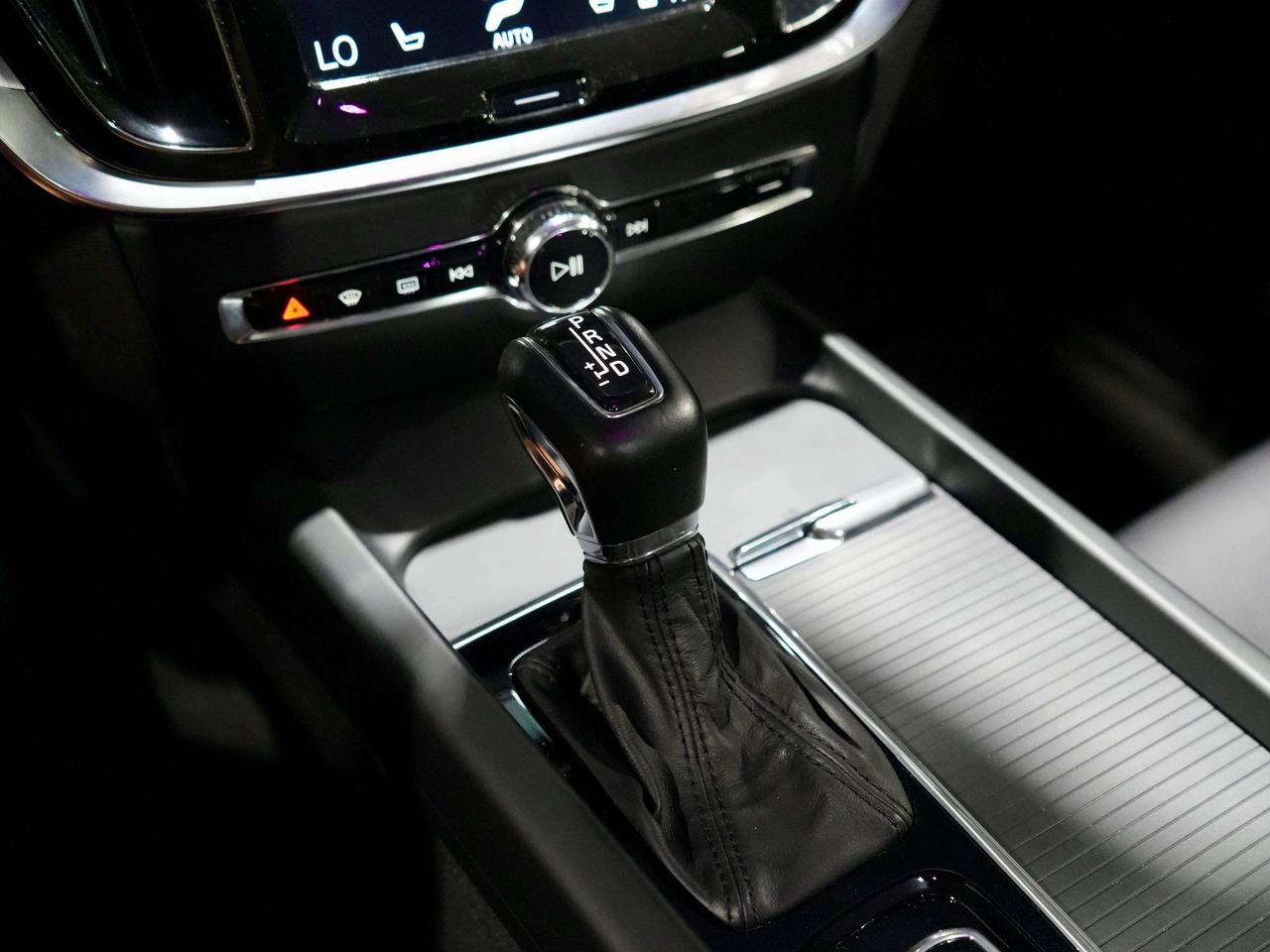2019 Volvo S60 Momentum|PANO|LEATHER|DIRVER ASSIST Photo