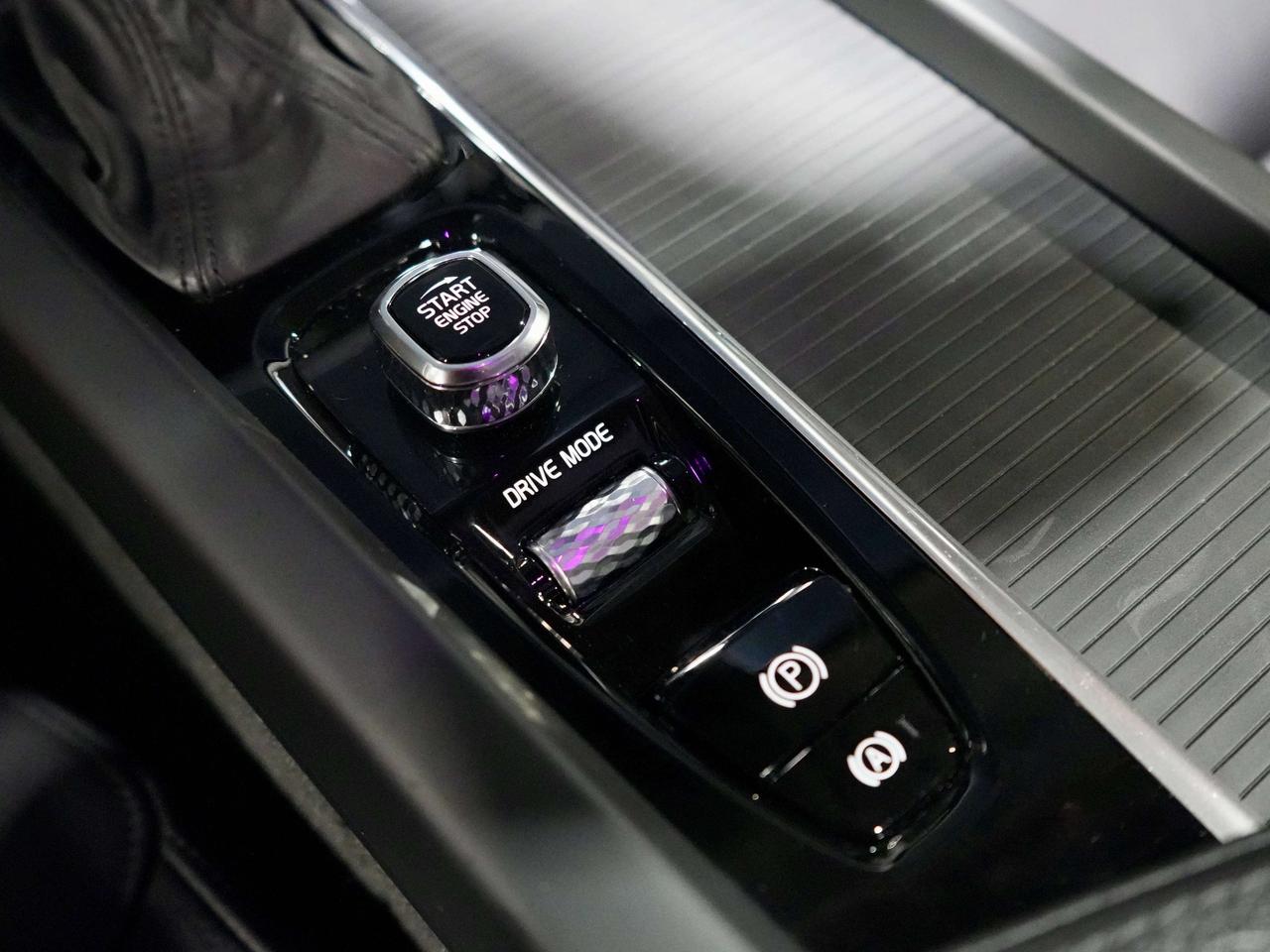 2019 Volvo S60 Momentum|PANO|LEATHER|DIRVER ASSIST Photo