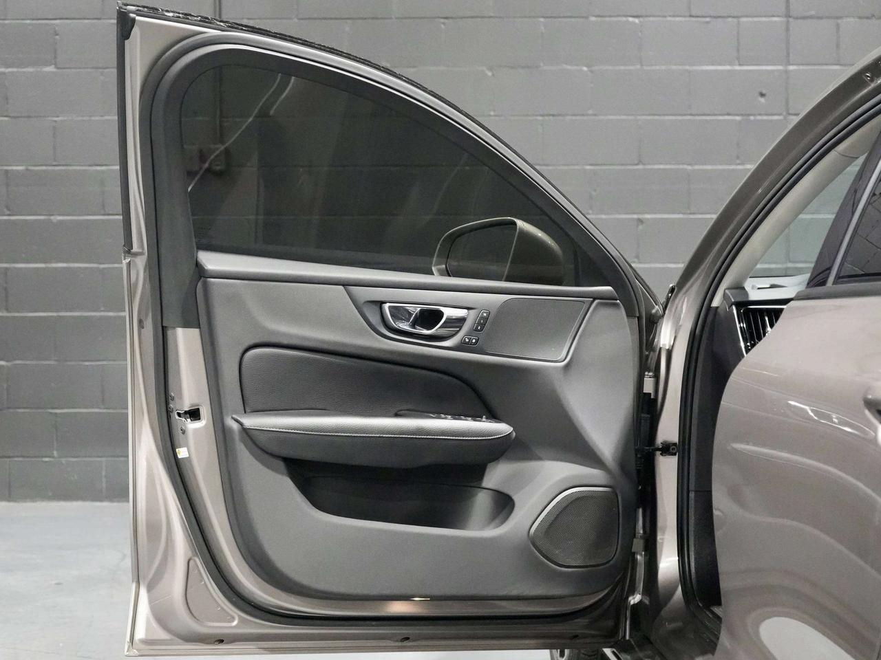 2019 Volvo S60 Momentum|PANO|LEATHER|DIRVER ASSIST Photo