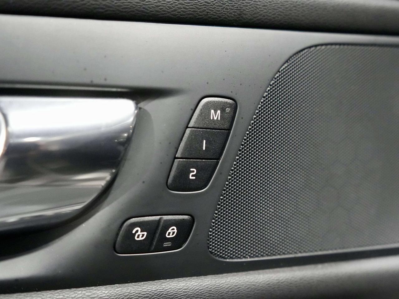 2019 Volvo S60 Momentum|PANO|LEATHER|DIRVER ASSIST Photo