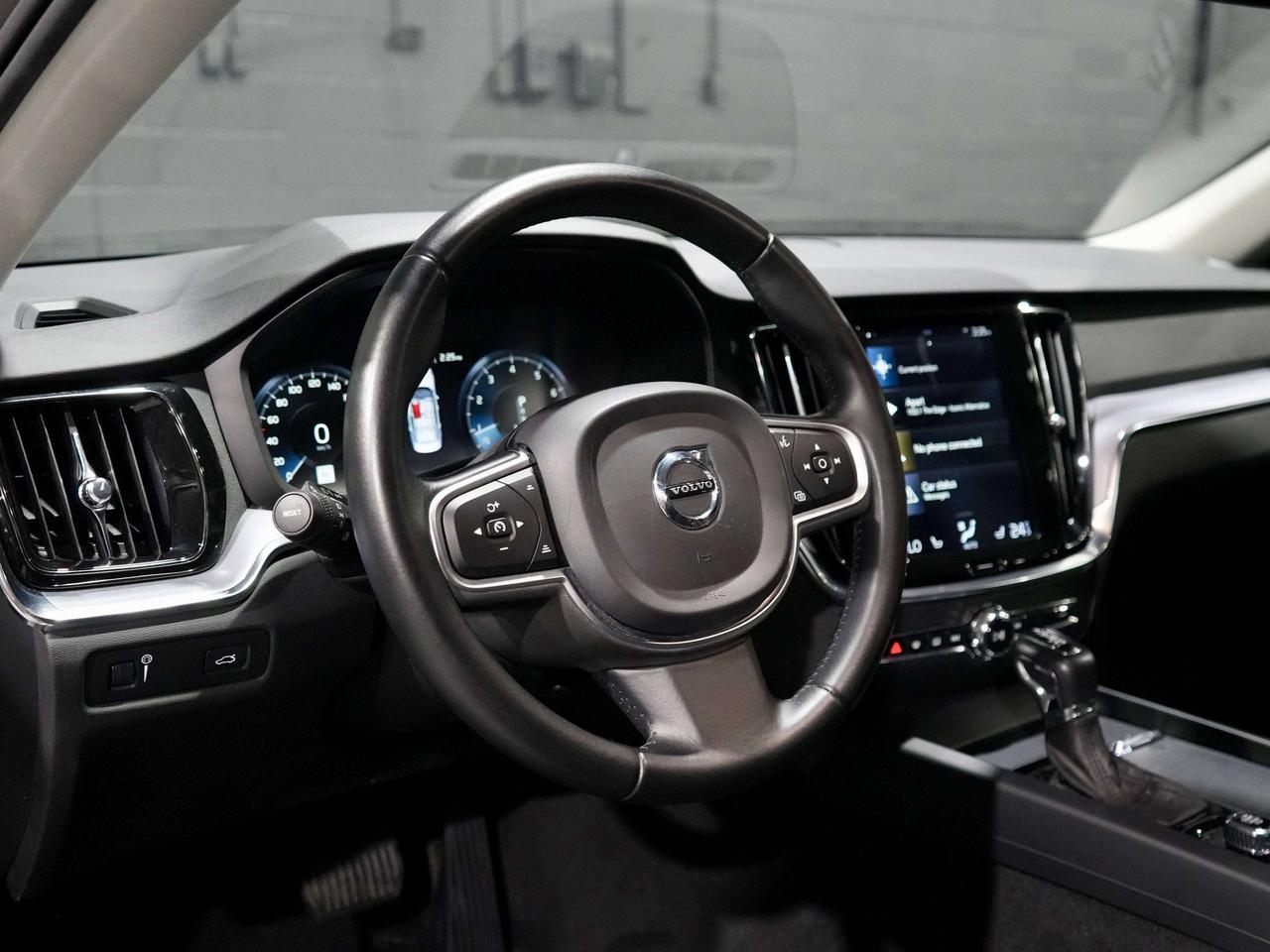 2019 Volvo S60 Momentum|PANO|LEATHER|DIRVER ASSIST Photo