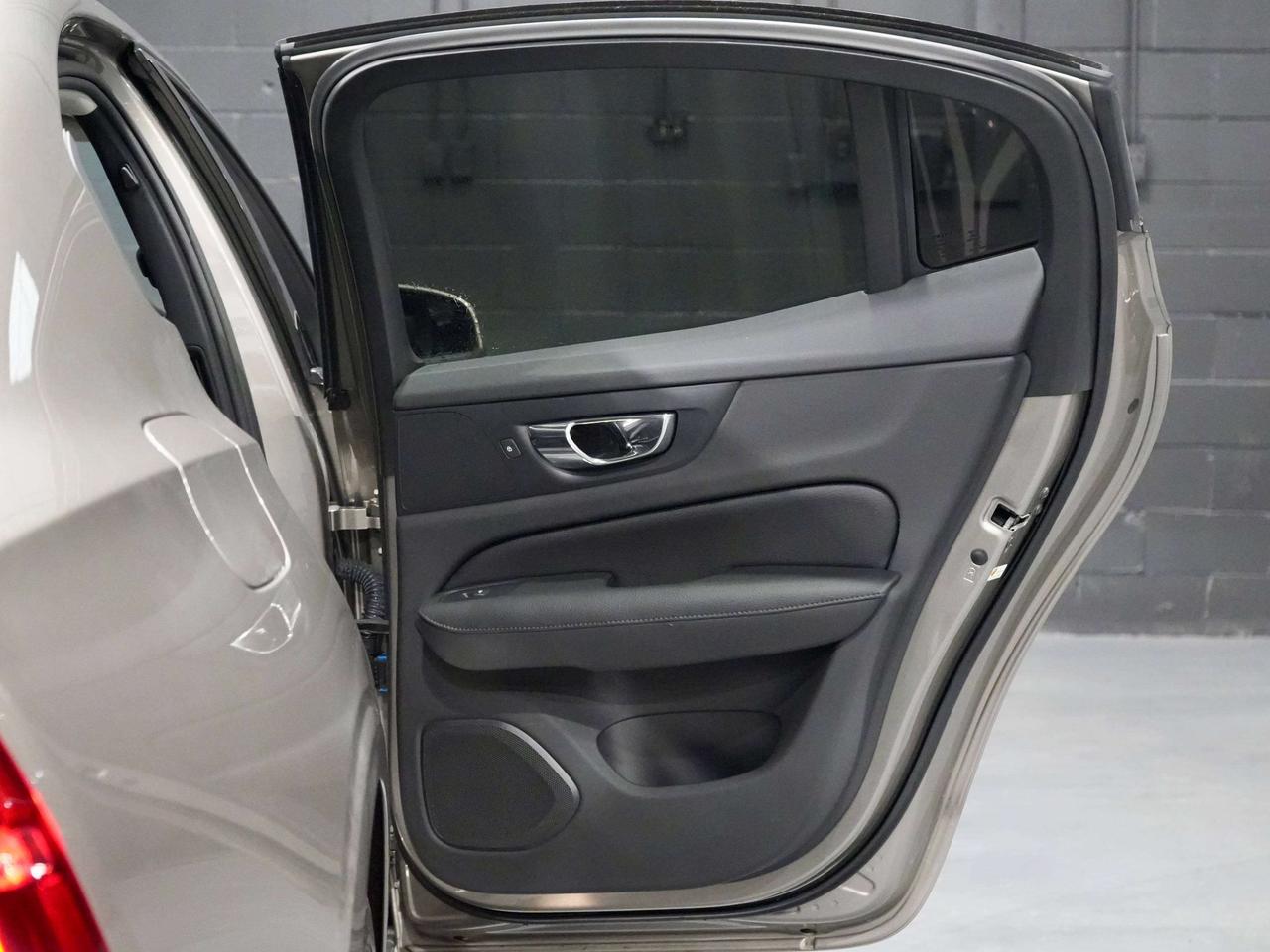 2019 Volvo S60 Momentum|PANO|LEATHER|DIRVER ASSIST Photo
