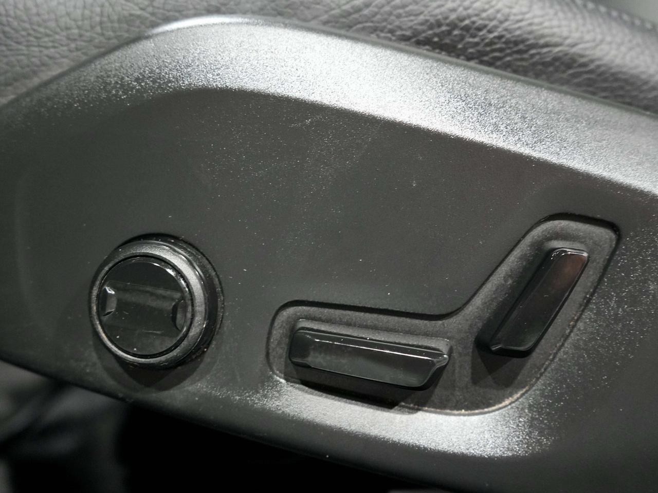 2019 Volvo S60 Momentum|PANO|LEATHER|DIRVER ASSIST Photo