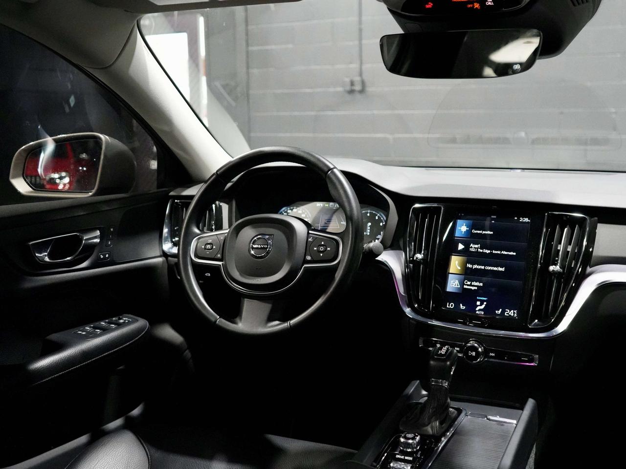 2019 Volvo S60 Momentum|PANO|LEATHER|DIRVER ASSIST Photo