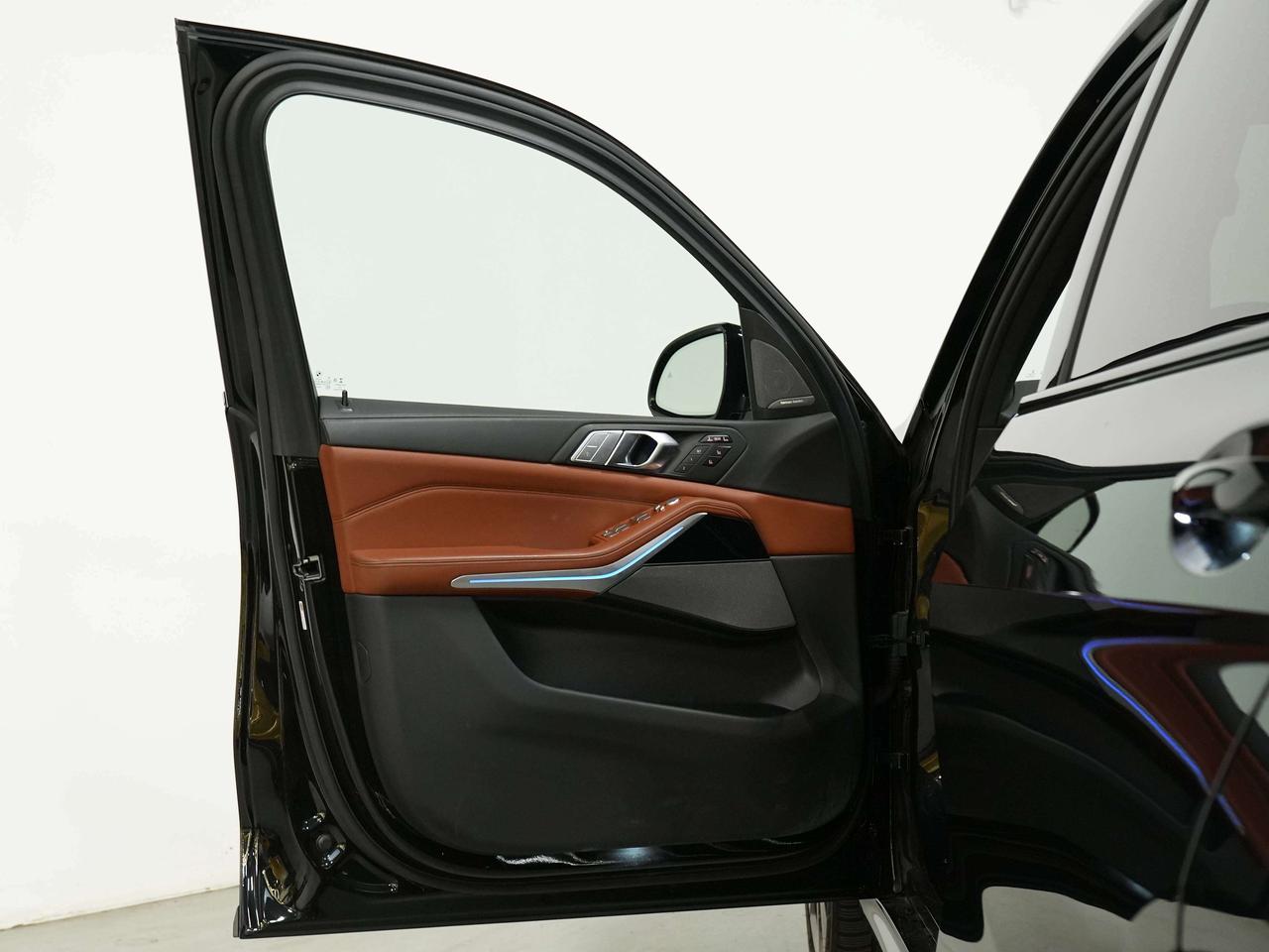 2022 BMW X7 M50I | 6 PASS | PREMIUM | REAR ENTERTAINMENT | 22 Photo