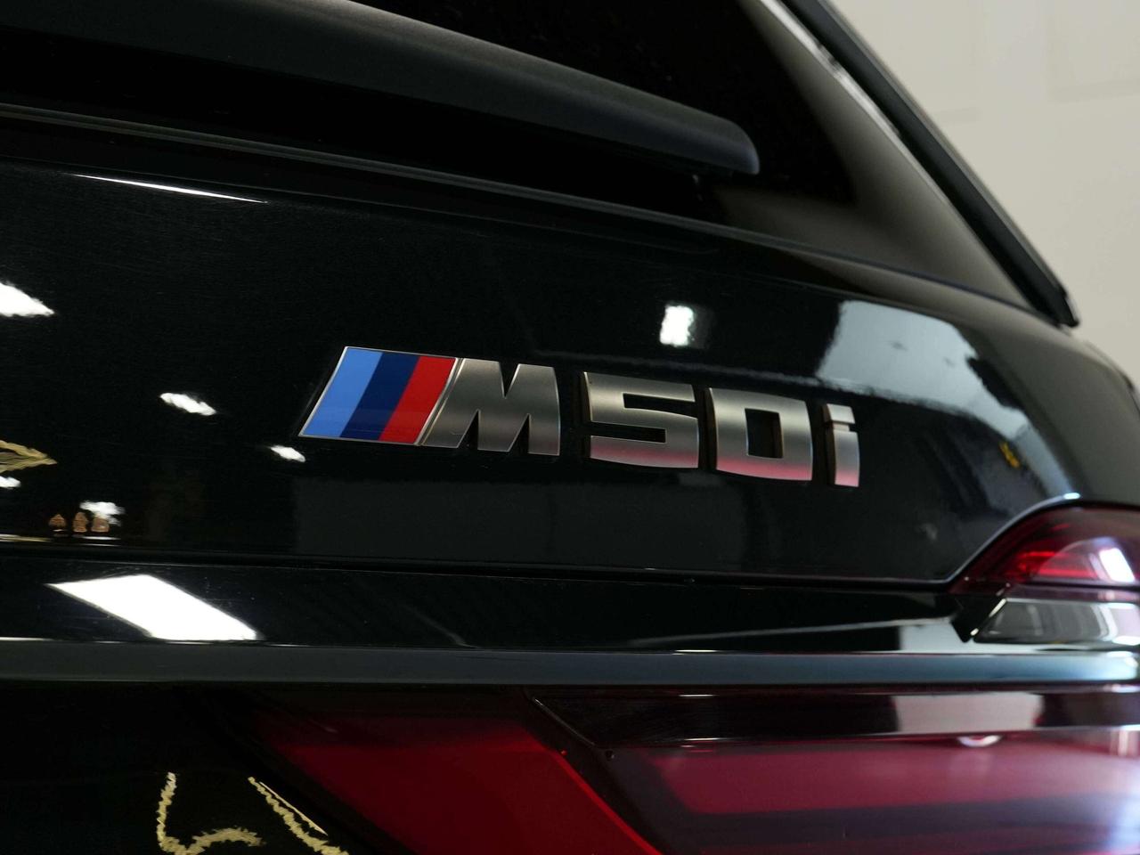 2022 BMW X7 M50I | 6 PASS | PREMIUM | REAR ENTERTAINMENT | 22 Photo