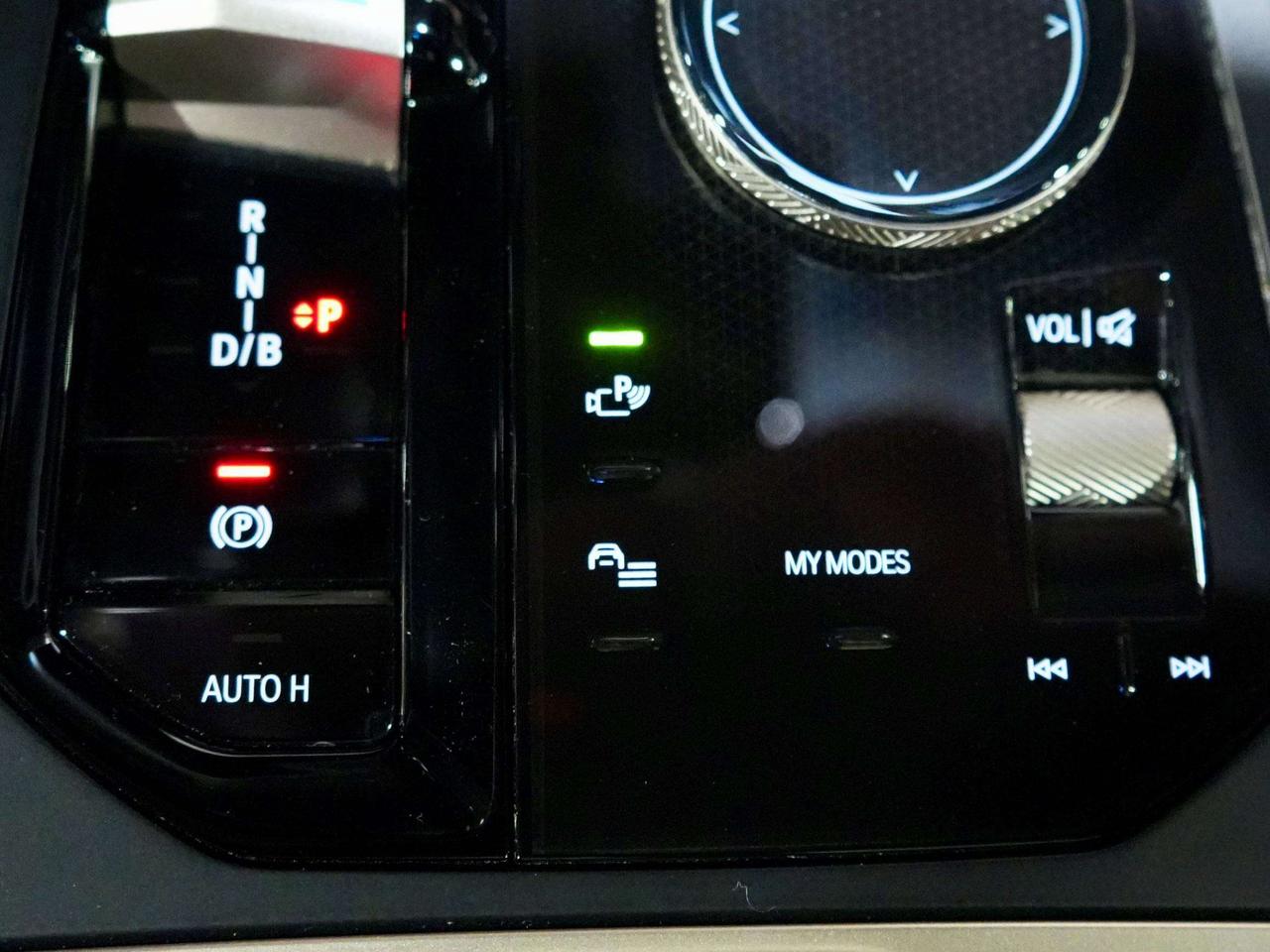 2024 BMW iX xDrive40i |360|PANO|HUD| HARMAN|MASSAGE|DRIVER ASI Photo