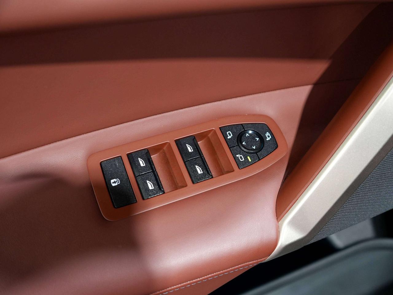 2024 BMW iX xDrive40i |360|PANO|HUD| HARMAN|MASSAGE|DRIVER ASI Photo