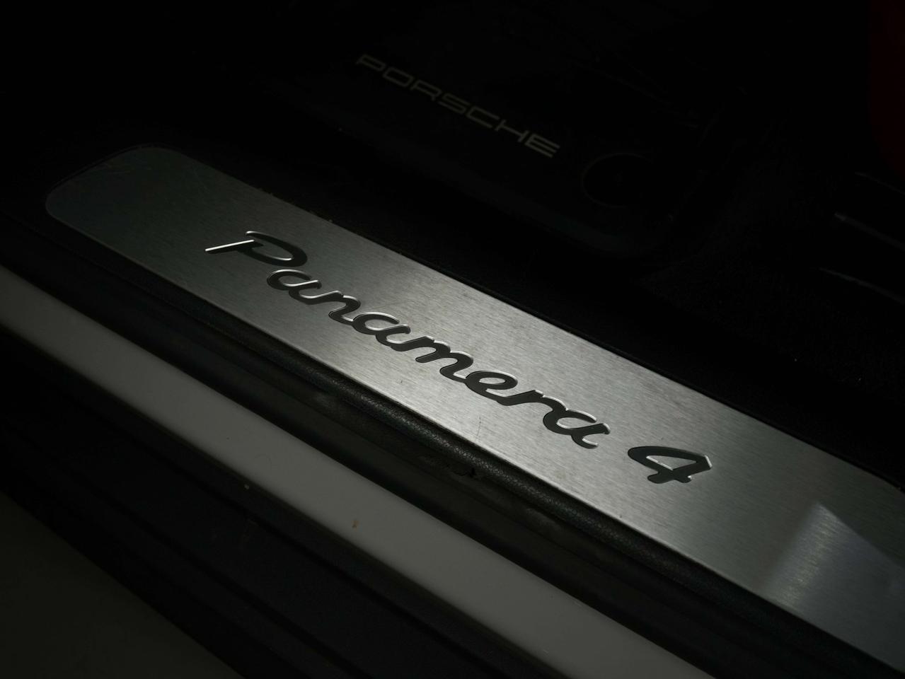 2023 Porsche Panamera 4 | PREMIUM | PANO | 20 IN Photo