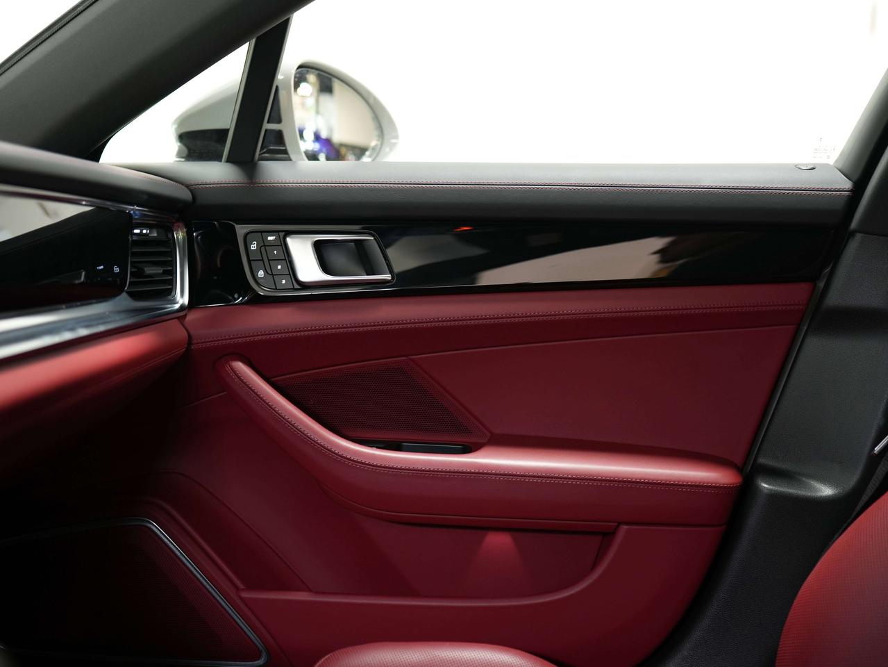 2023 Porsche Panamera 4 | PREMIUM | PANO | 20 IN Photo
