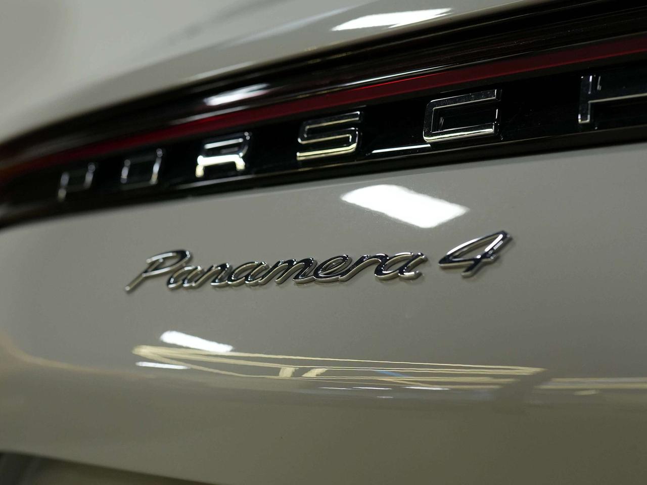 2023 Porsche Panamera 4 | PREMIUM | PANO | 20 IN Photo