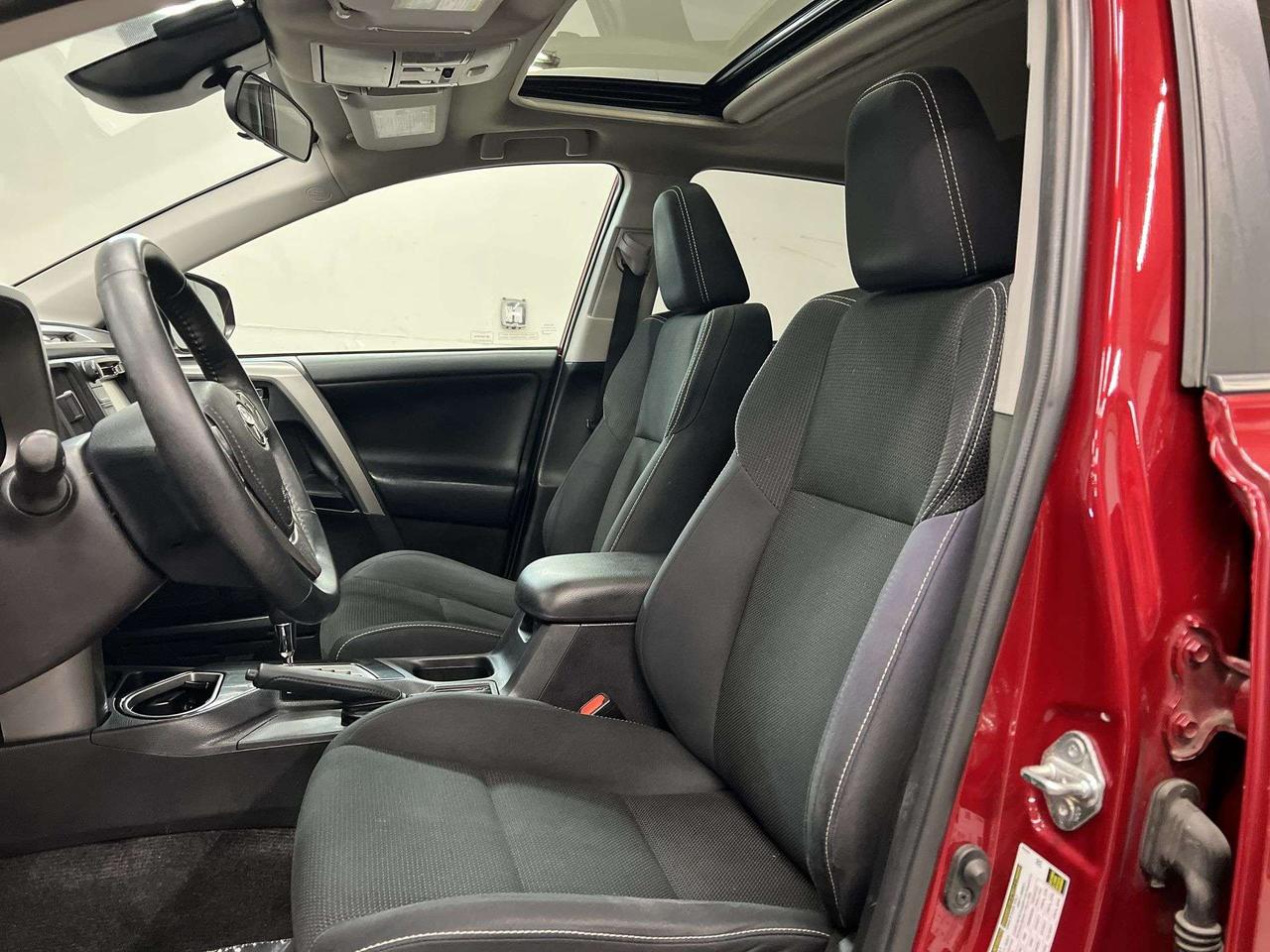 2018 Toyota RAV4 XLE AWD | SUNROOF | HTD SEATS | ALLOYS | CRUISE Photo