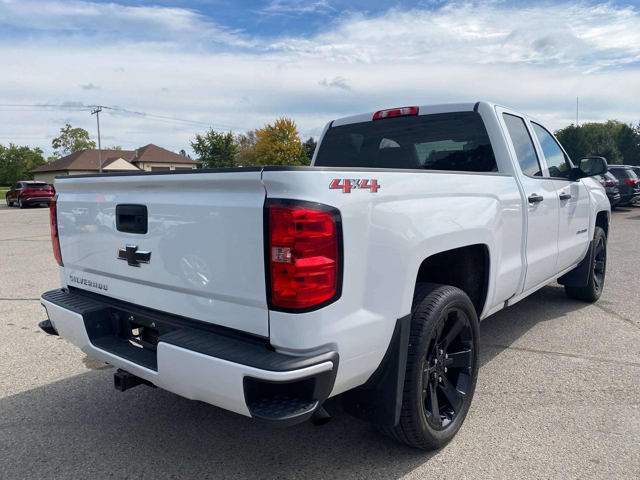 2018 Chevrolet Silverado 1500 22" WHEELS, 4X4, LOCAL TRADE, BACK UP CAMERA! Photo