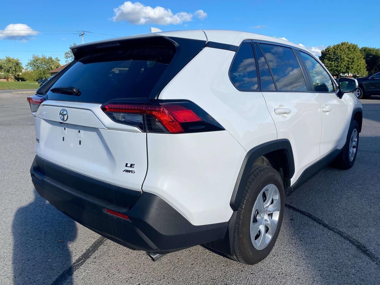 2024 Toyota RAV4 LE, AWD, HEATED CLOTH SEATS! - Photo #8