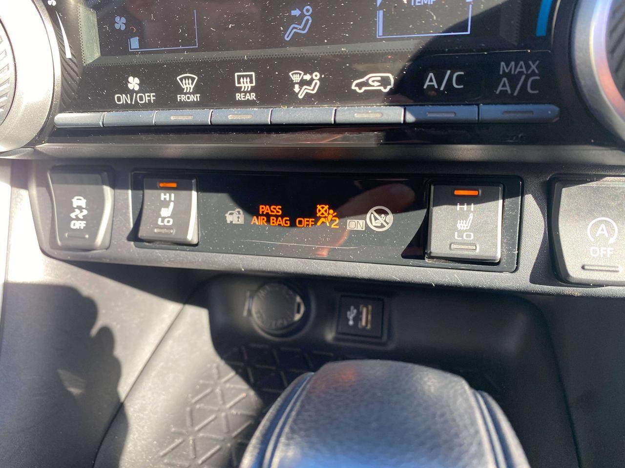 2024 Toyota RAV4 LE, AWD, HEATED CLOTH SEATS! - Photo #16