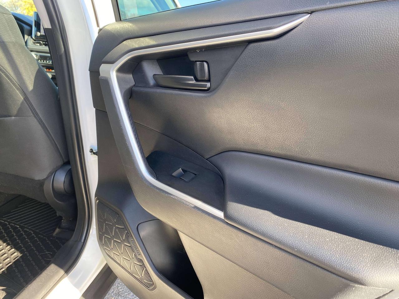 2024 Toyota RAV4 LE, AWD, HEATED CLOTH SEATS! - Photo #24