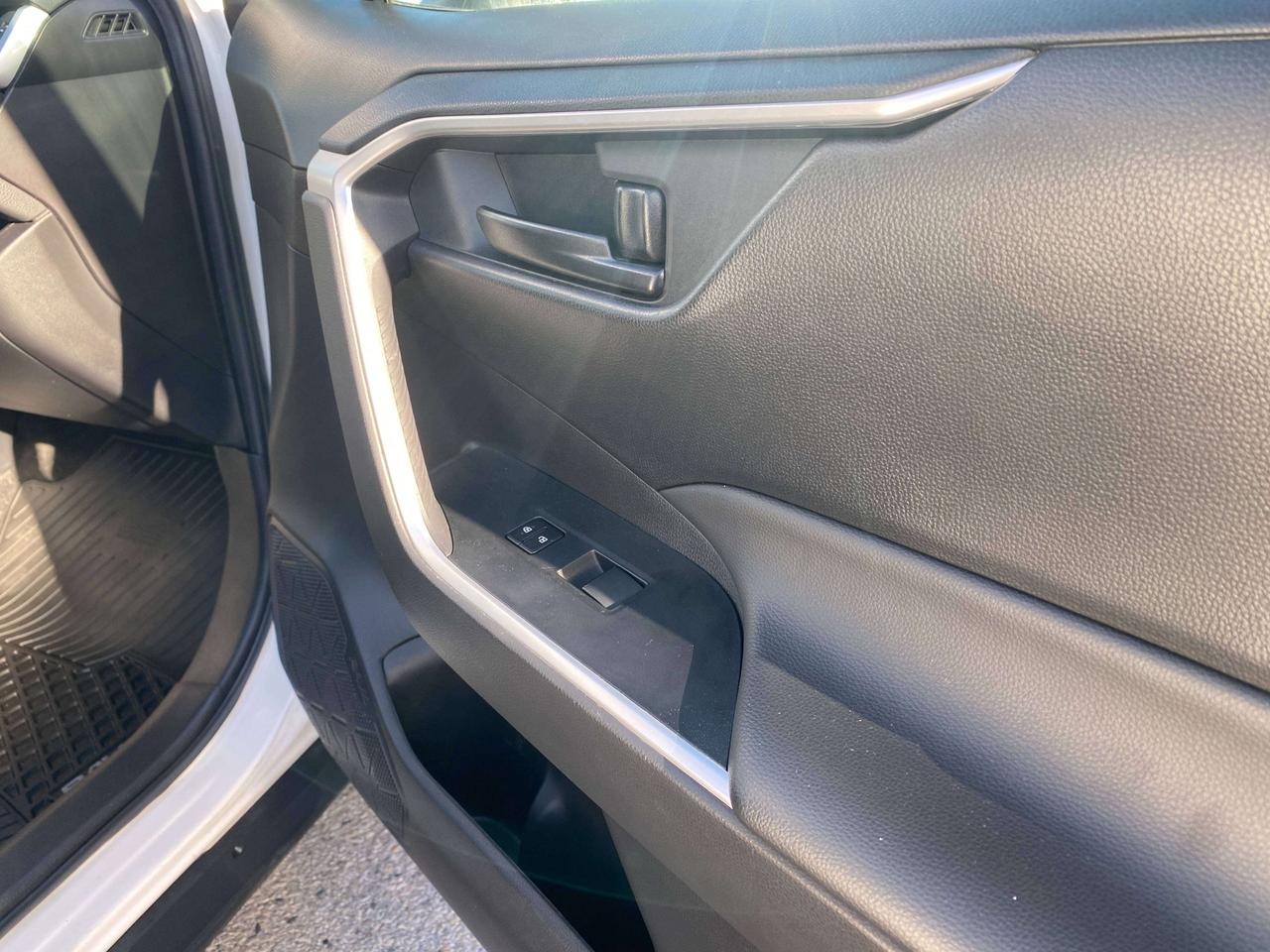 2024 Toyota RAV4 LE, AWD, HEATED CLOTH SEATS! - Photo #26
