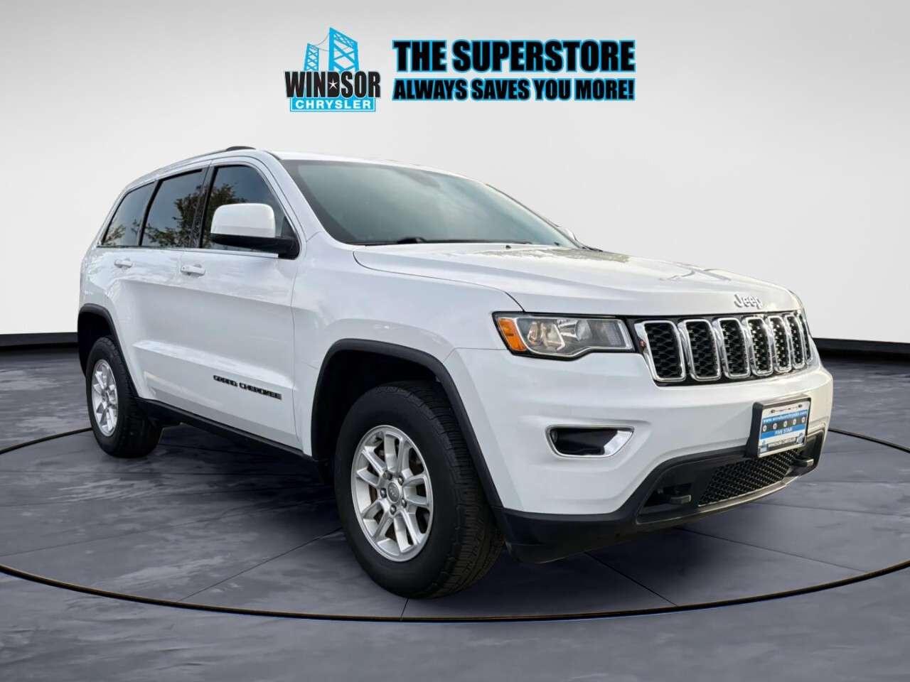 2018 Jeep Grand Cherokee LAREDO 4x4 Photo2