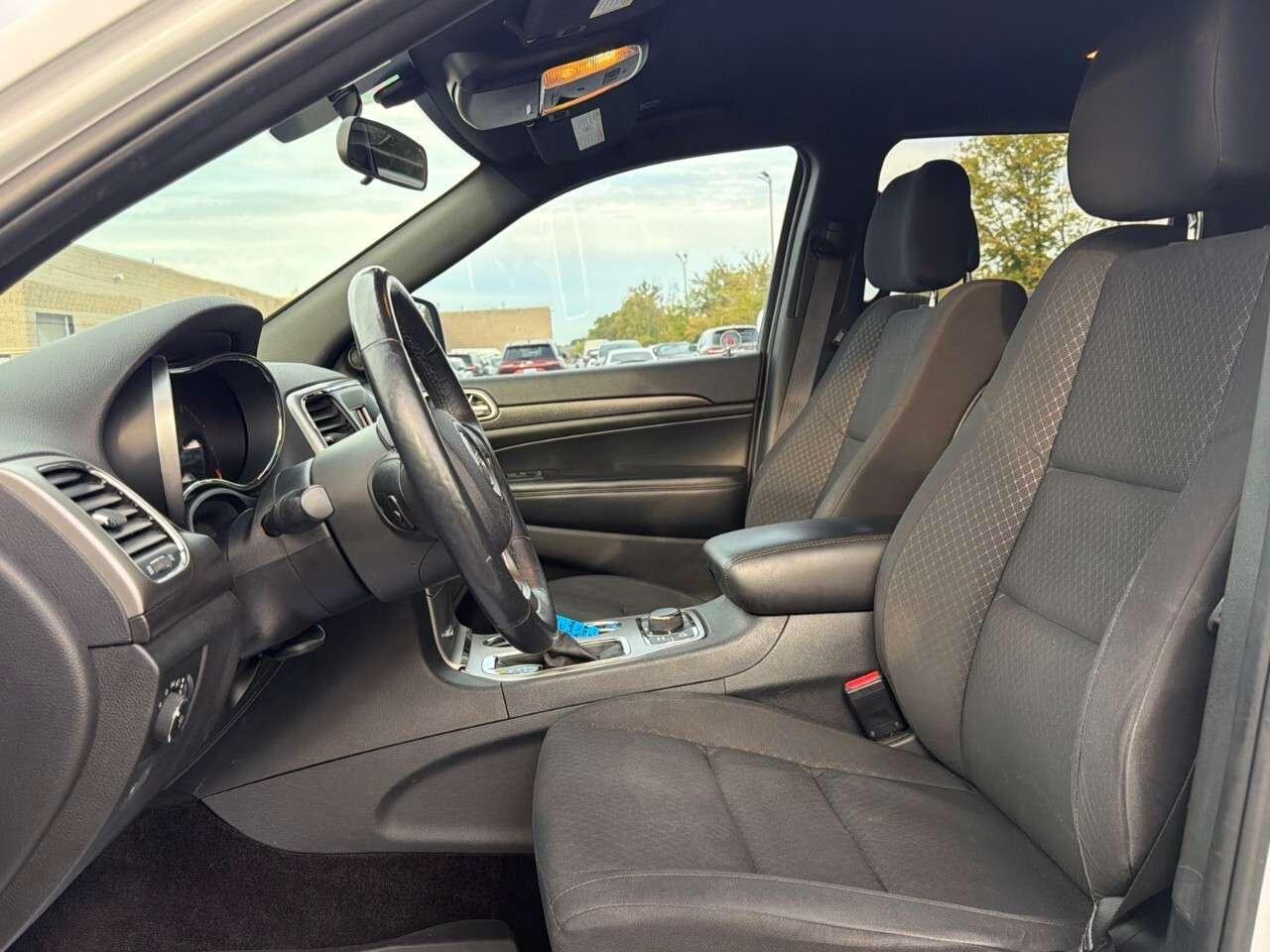 2018 Jeep Grand Cherokee LAREDO 4x4 Photo