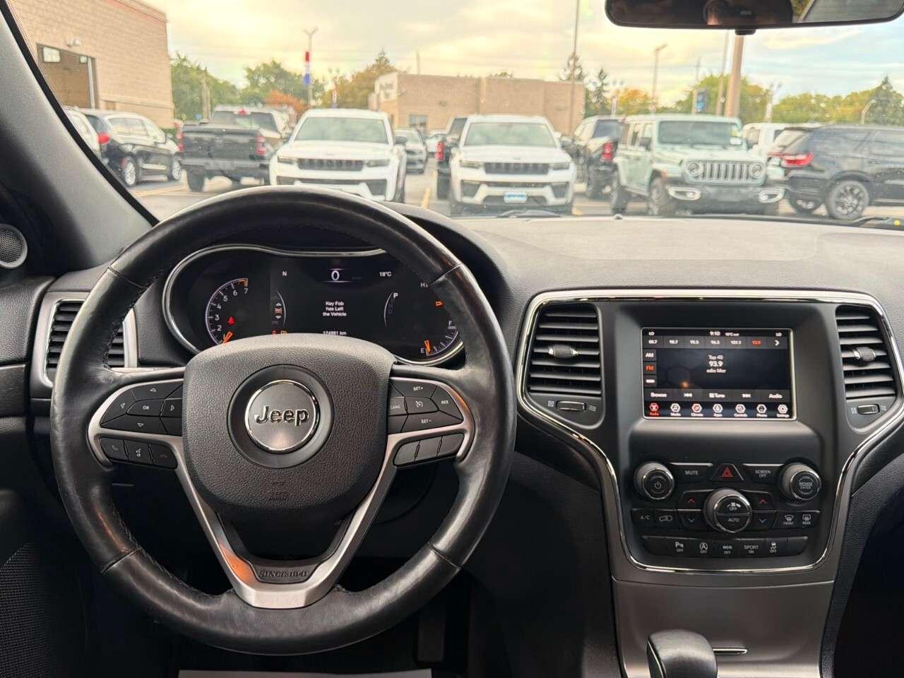 2018 Jeep Grand Cherokee LAREDO 4x4 Photo