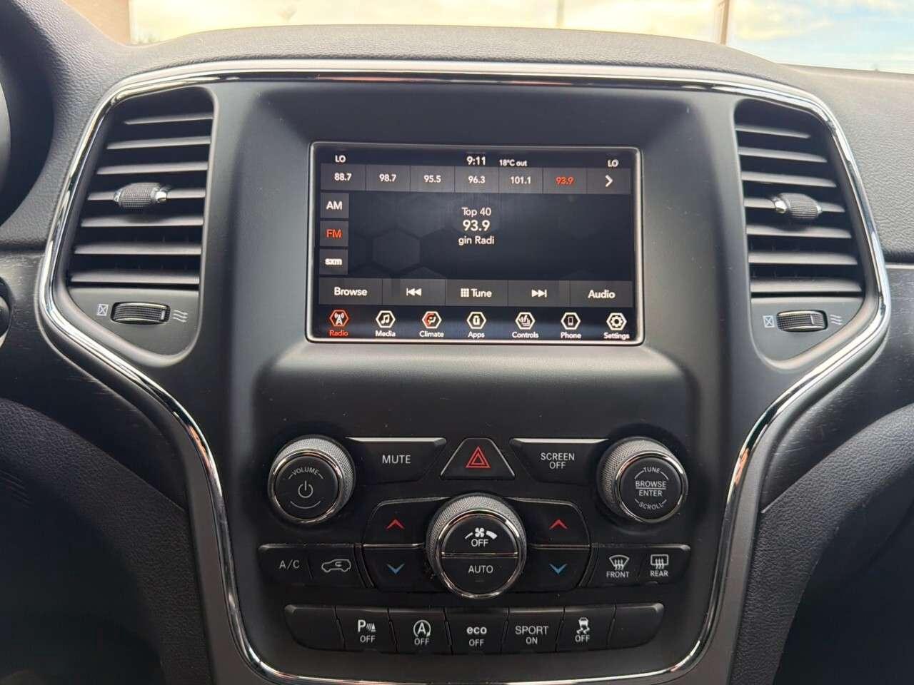 2018 Jeep Grand Cherokee LAREDO 4x4 Photo