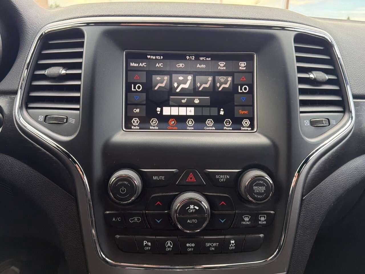 2018 Jeep Grand Cherokee LAREDO 4x4 Photo