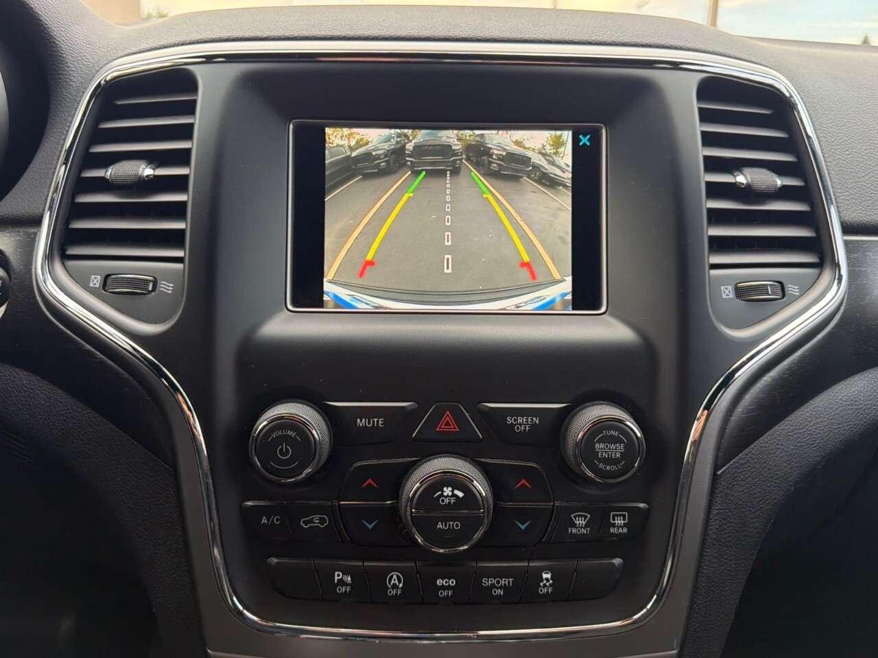 2018 Jeep Grand Cherokee LAREDO 4x4 Photo